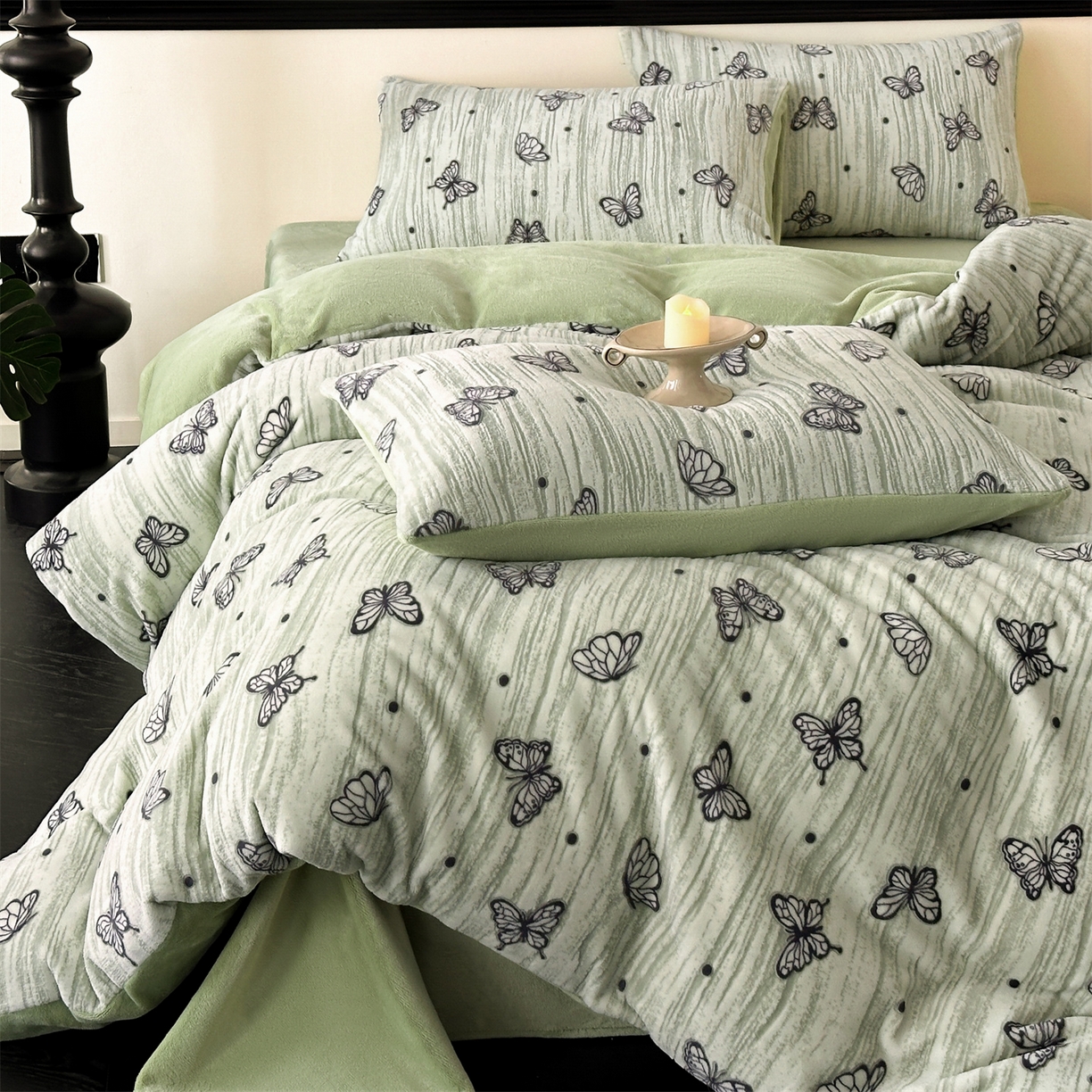 91家纺网 家纺一手货源 找家纺 梦幻之城 2025新款雕花牛奶绒系列四件套-蝶缦 蝶缦-月白绿