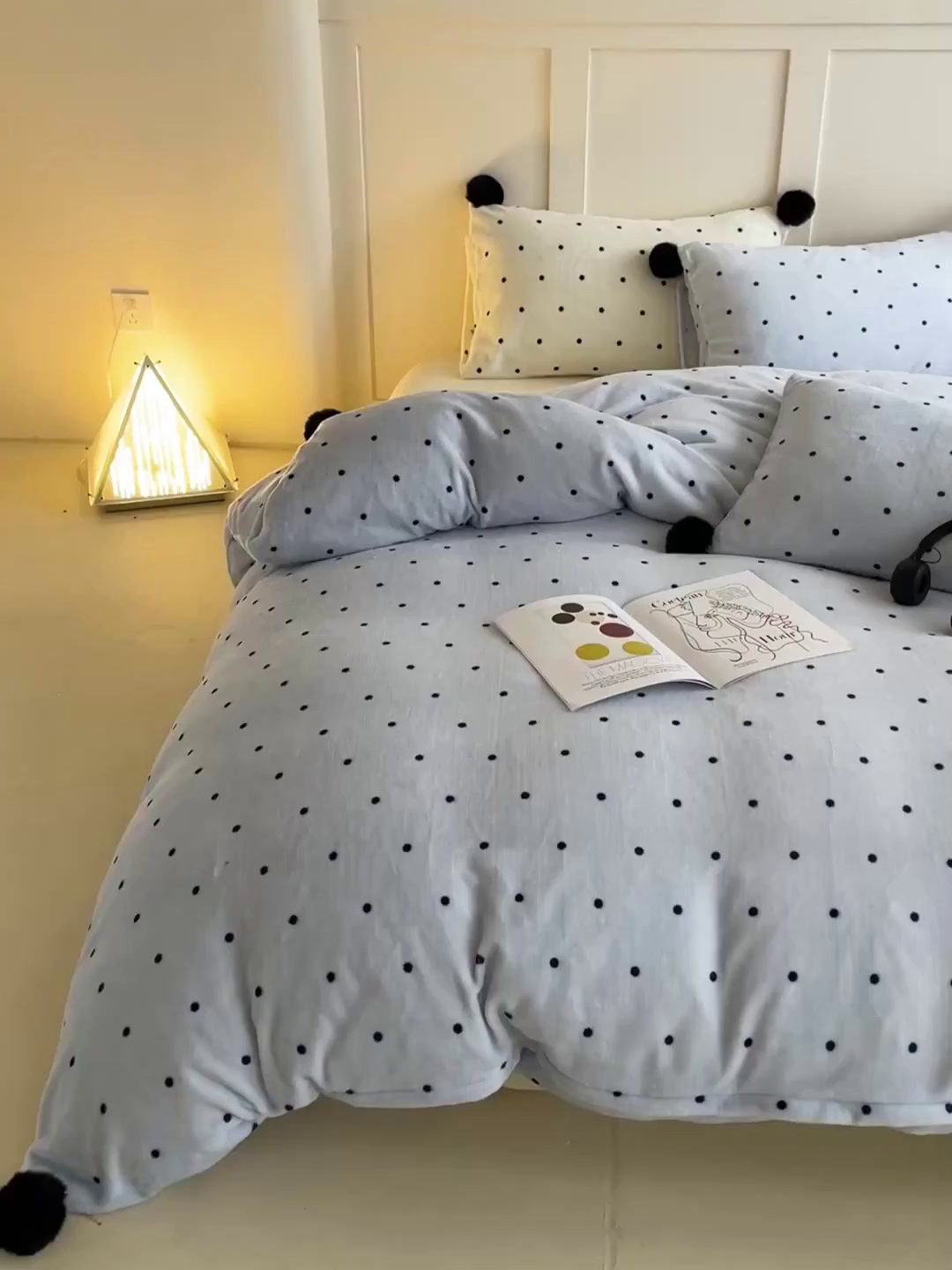 91家纺网 家纺一手货源 找家纺 丽涵家纺 2025秋冬新品混搭波点牛奶绒四件套-拍摄风格一 波点-蓝色