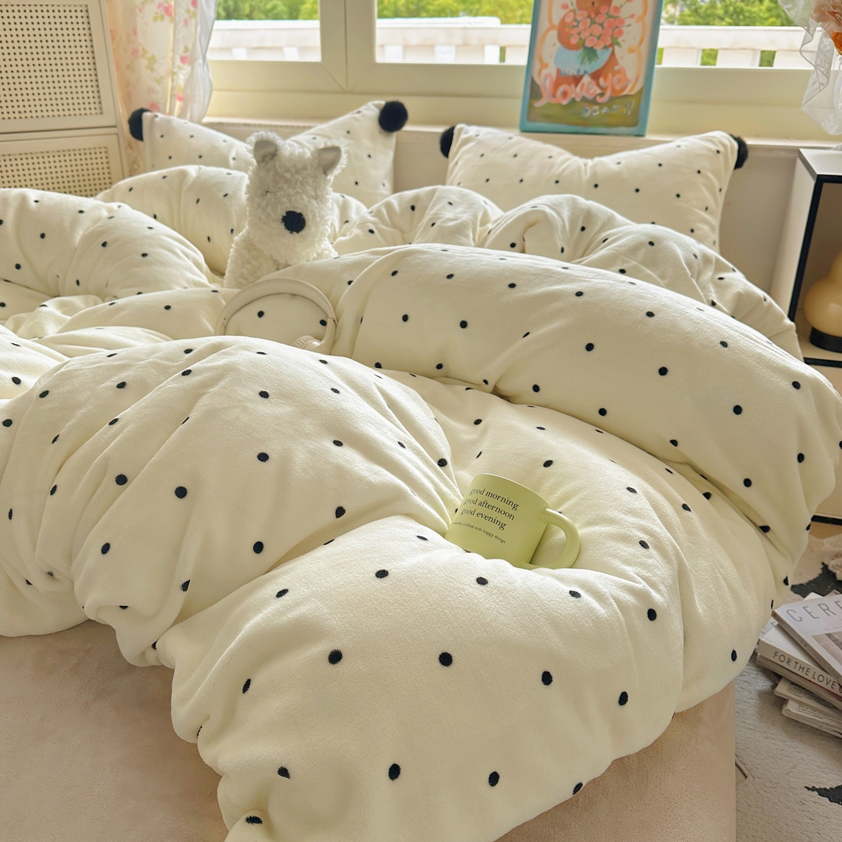 91家纺网 家纺一手货源 找家纺 丽涵家纺 2025秋冬新品混搭波点牛奶绒四件套三件套-拍摄风格二 波点-奶白