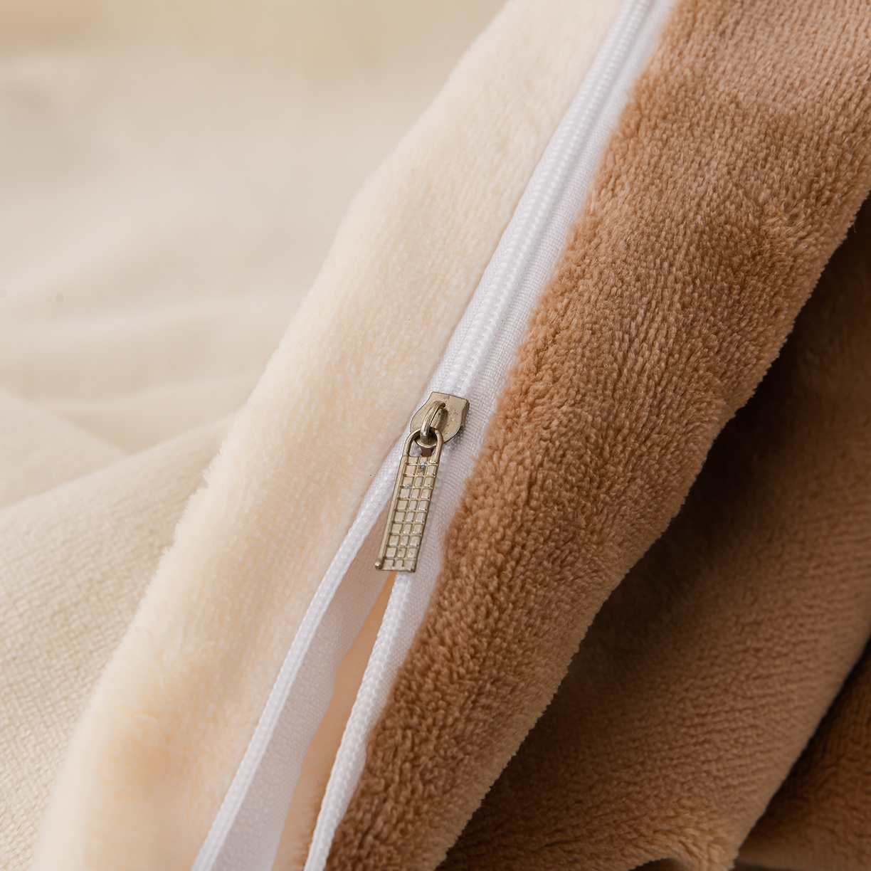 91家纺网 家纺一手货源 找家纺 锦逸家居 2025新款可拆卸牛奶绒羽丝棉冬被被子被芯 可拆洗-牛奶咖啡