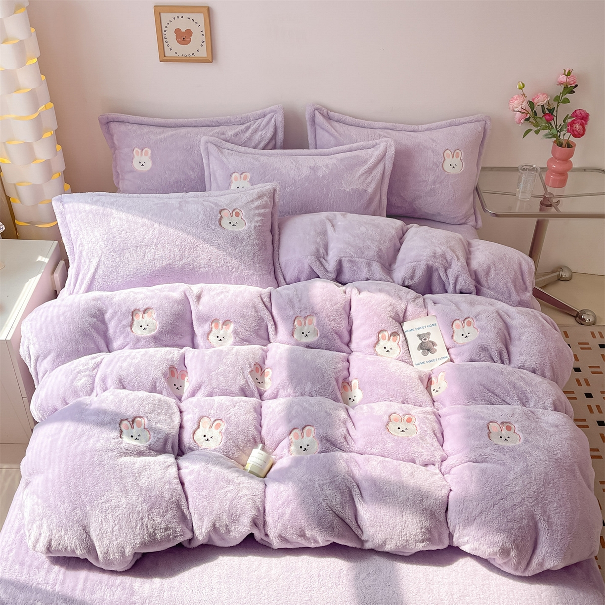 91家纺网 家纺一手货源 找家纺 梦幻之城 2025新款北极绒绣花系列四件套-萌宠 萌宠-丁香紫