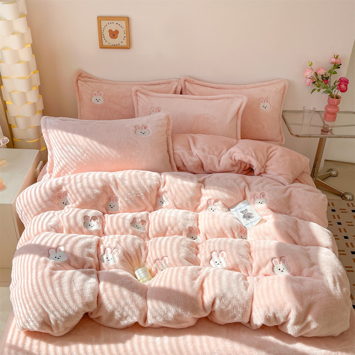 91家纺网 家纺一手货源 找家纺 梦幻之城 2025新款北极绒绣花系列四件套-萌宠 萌宠-靓粉