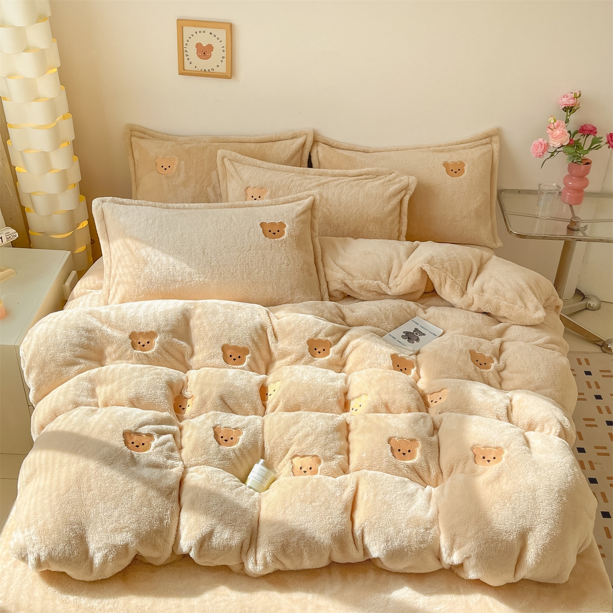 91家纺网 家纺一手货源 找家纺 梦幻之城 2025新款北极绒绣花系列四件套-萌宠 萌宠-香槟色