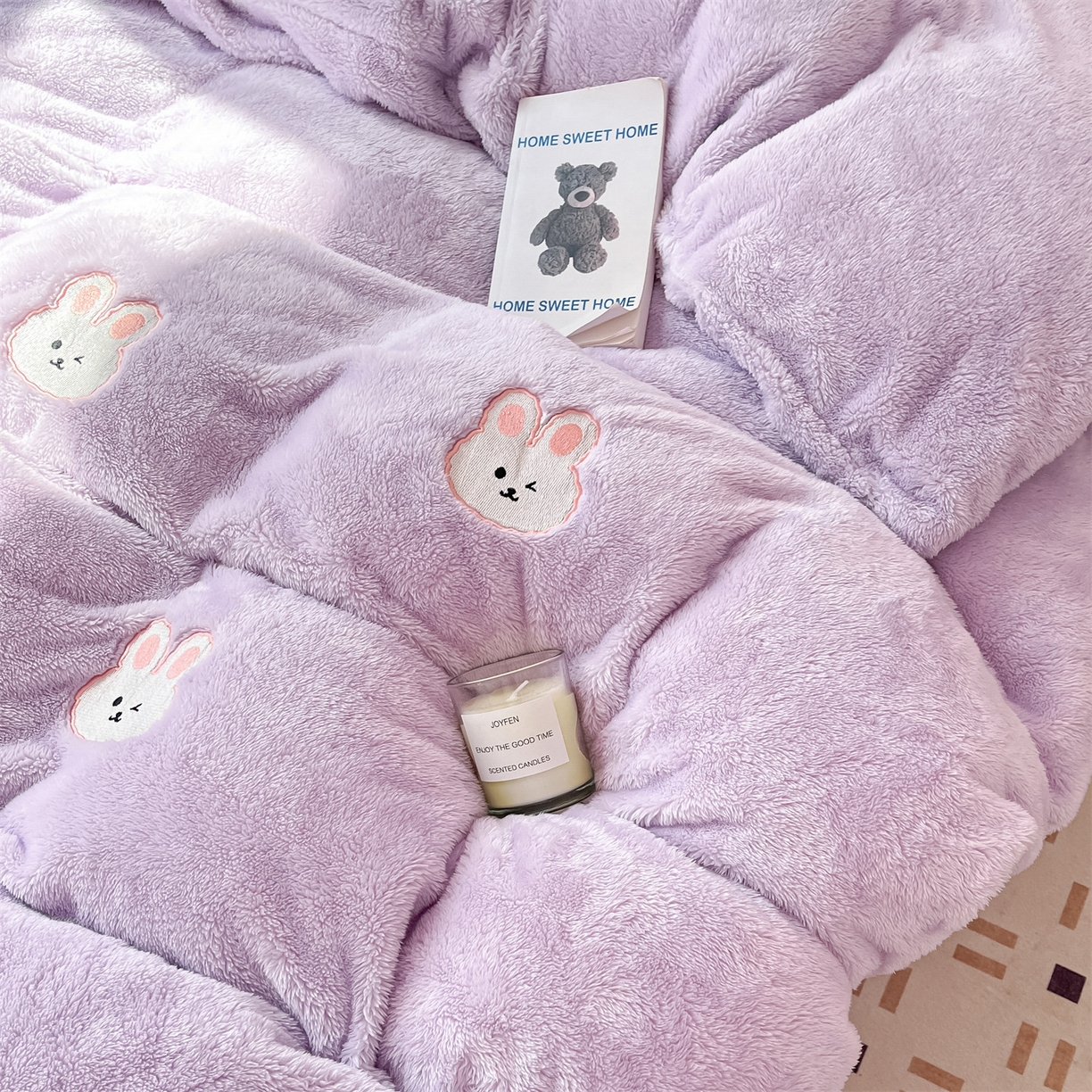 91家纺网 家纺一手货源 找家纺 梦幻之城 2025新款北极绒绣花系列四件套-萌宠 萌宠-丁香紫