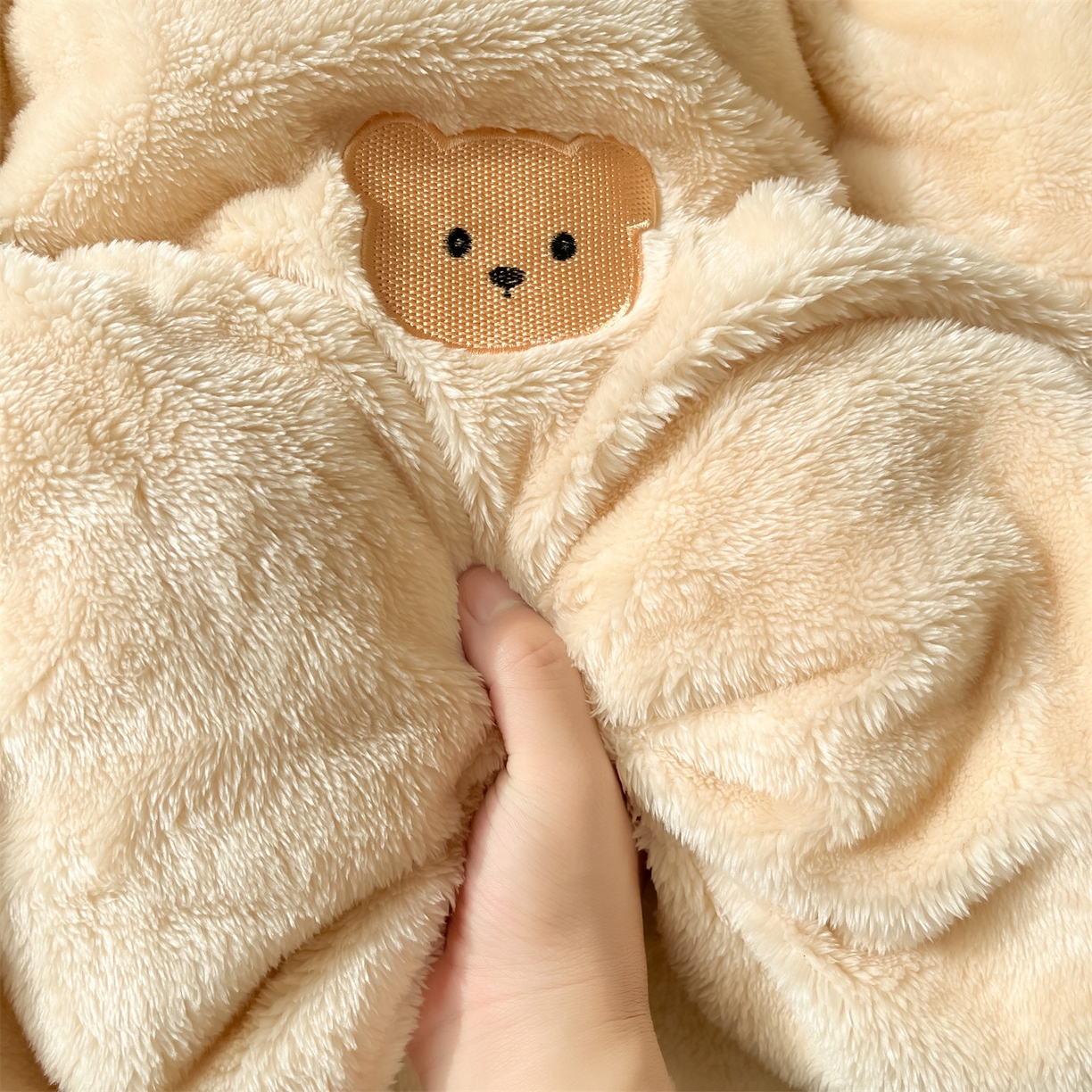 91家纺网 家纺一手货源 找家纺 梦幻之城 2025新款北极绒绣花系列四件套-萌宠 萌宠-香槟色