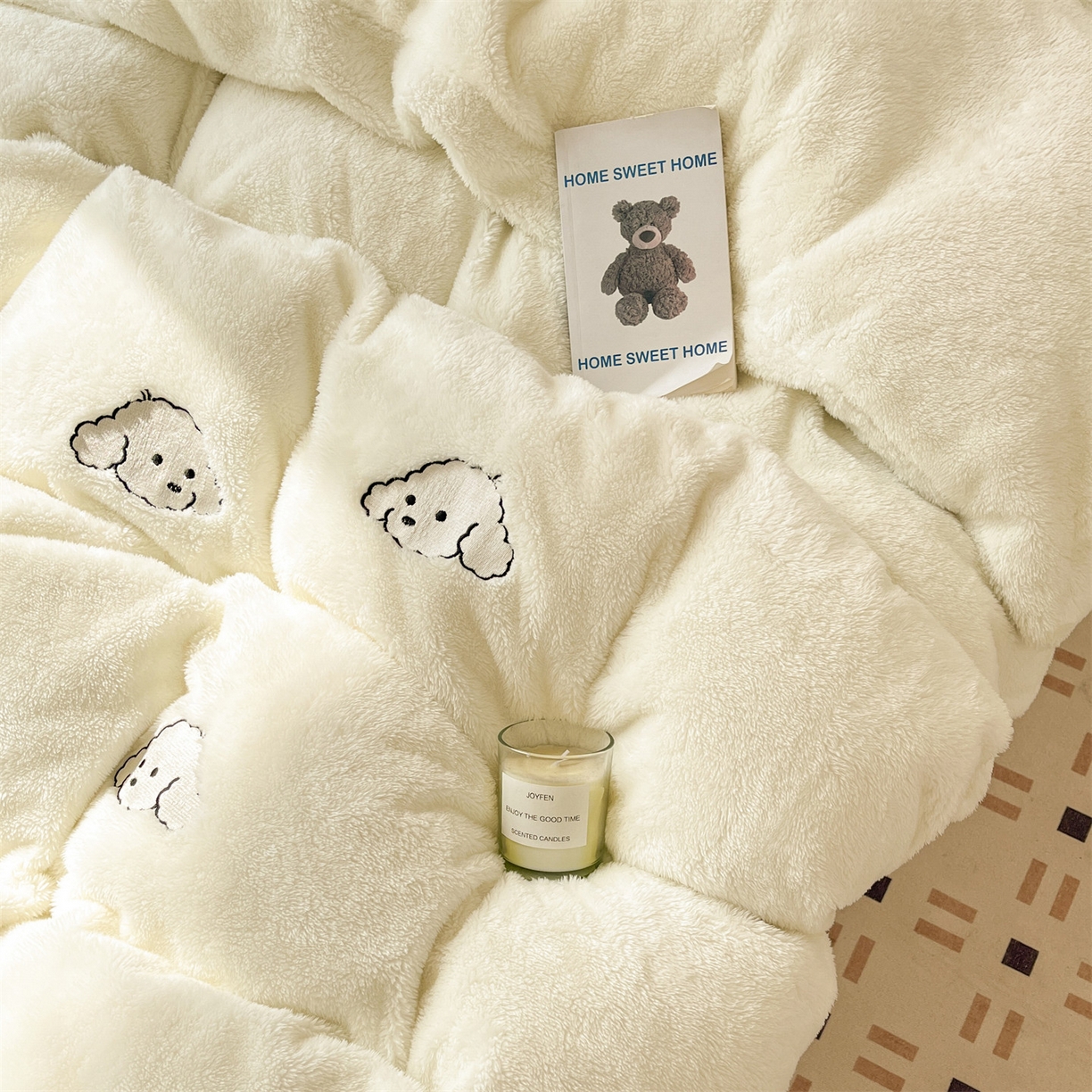 91家纺网 家纺一手货源 找家纺 梦幻之城 2025新款北极绒绣花系列四件套-萌宠 萌宠-奶白