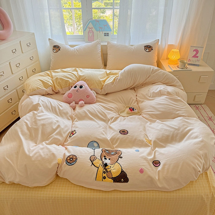 91家纺网 家纺一手货源 找家纺 沃朴家居 2025新款萌趣水洗棉毛巾绣四件套 小熊同学