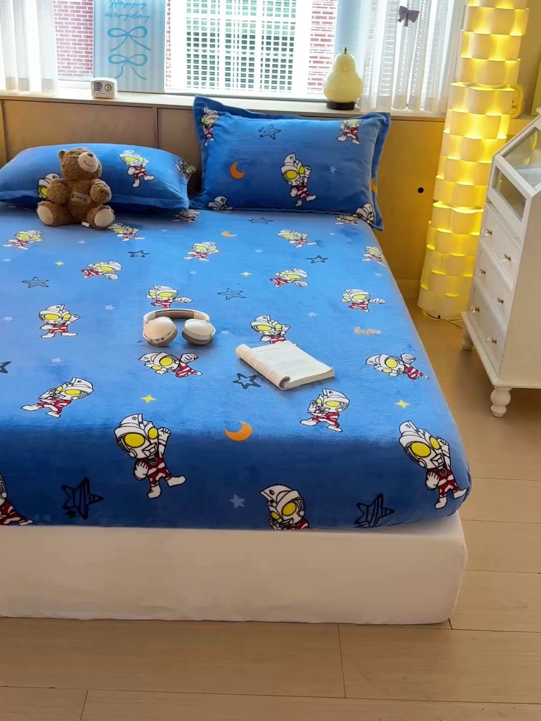 91家纺网 家纺一手货源 找家纺 名兮-2025经典奥特曼-三丽鸥高克重印花牛奶绒床笠 奥特超人