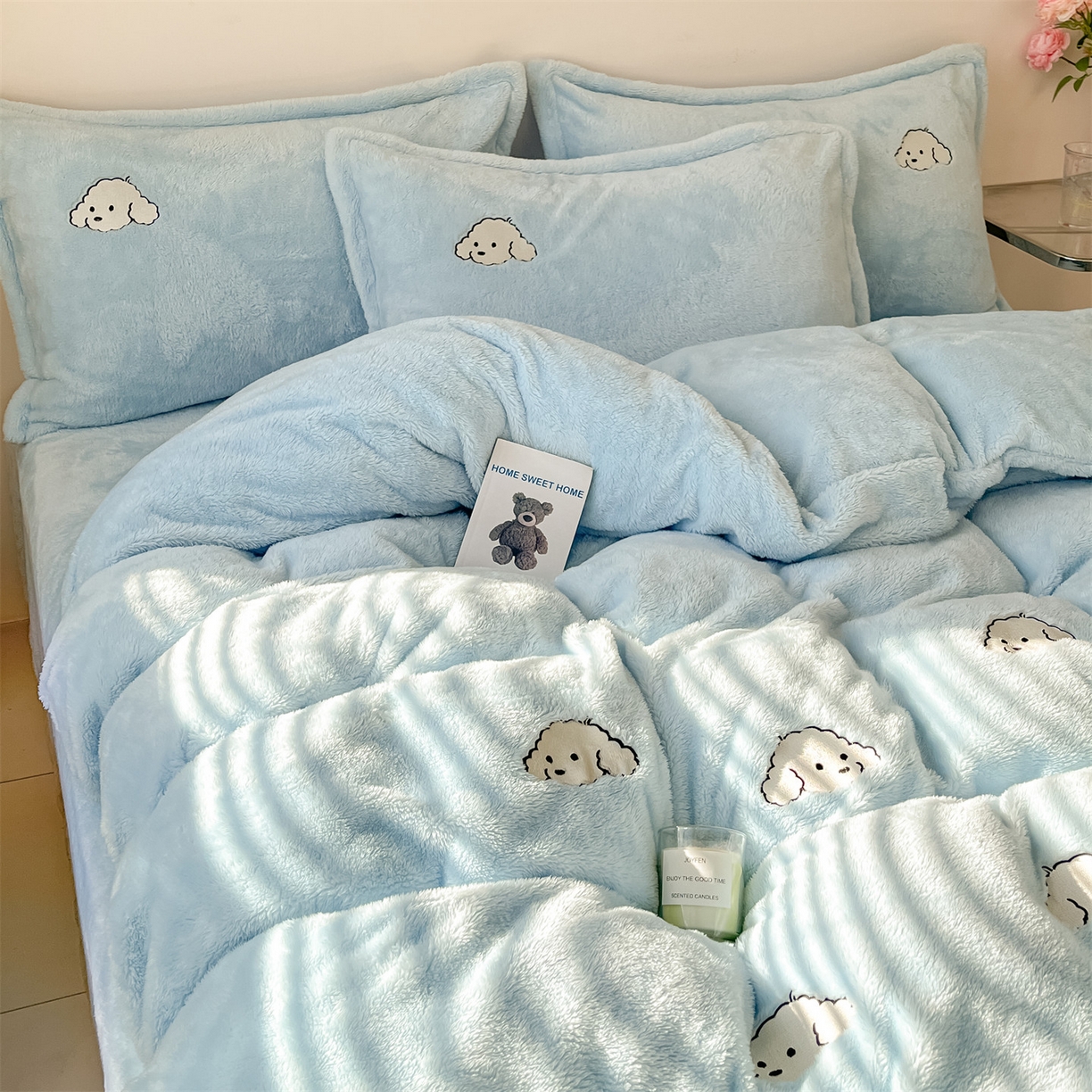 91家纺网 家纺一手货源 找家纺 梦幻之城 2025新款北极绒绣花系列四件套-萌宠 萌宠-婴儿蓝