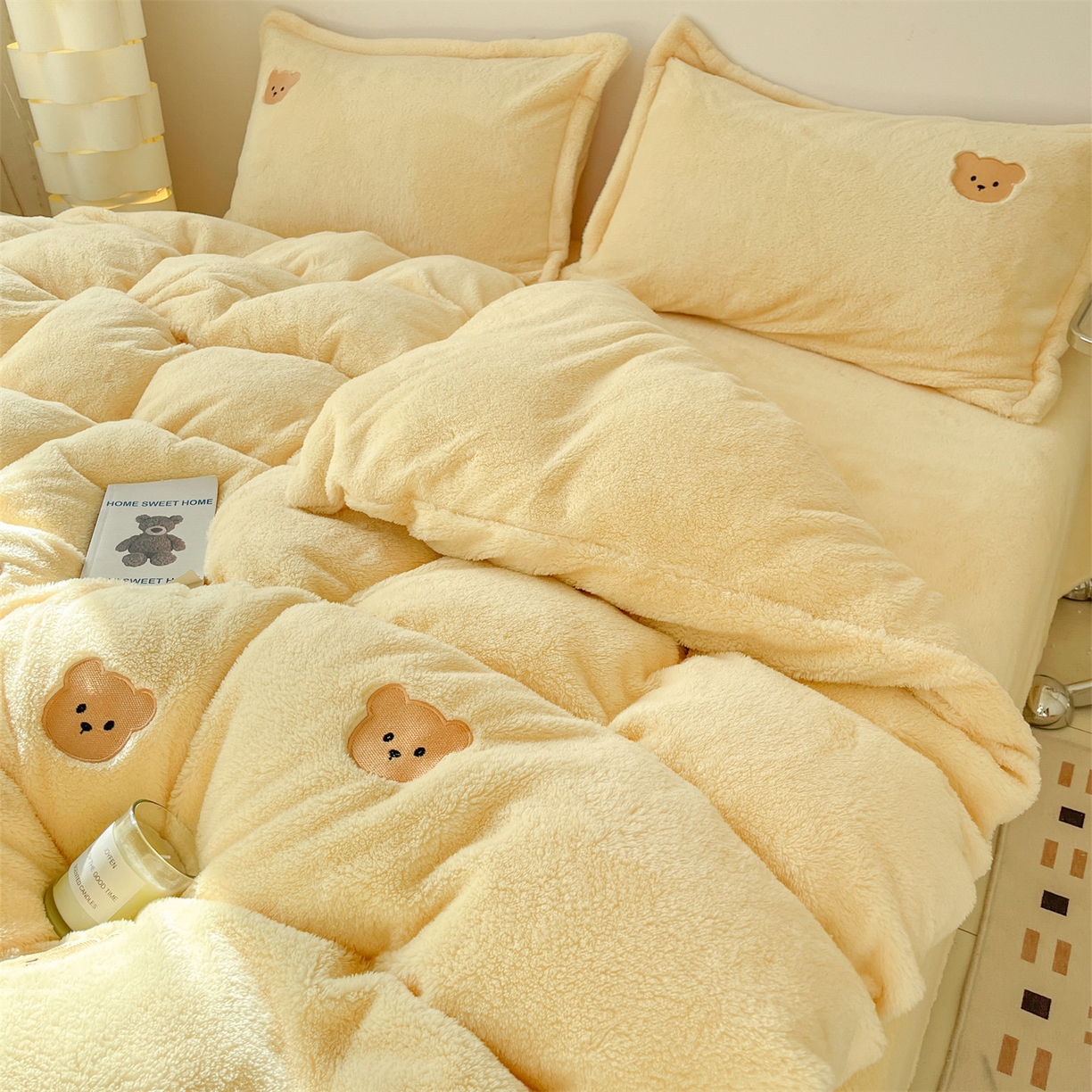91家纺网 家纺一手货源 找家纺 梦幻之城 2025新款北极绒绣花系列四件套-萌宠 萌宠-奶油黄