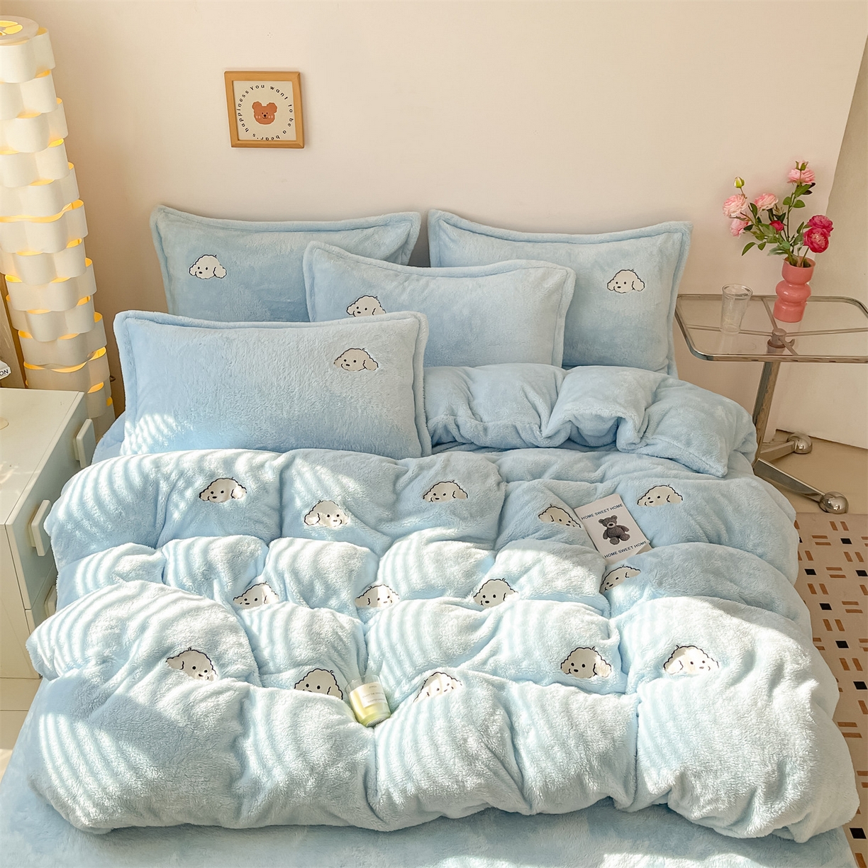 91家纺网 家纺一手货源 找家纺 梦幻之城 2025新款北极绒绣花系列四件套-萌宠 萌宠-婴儿蓝