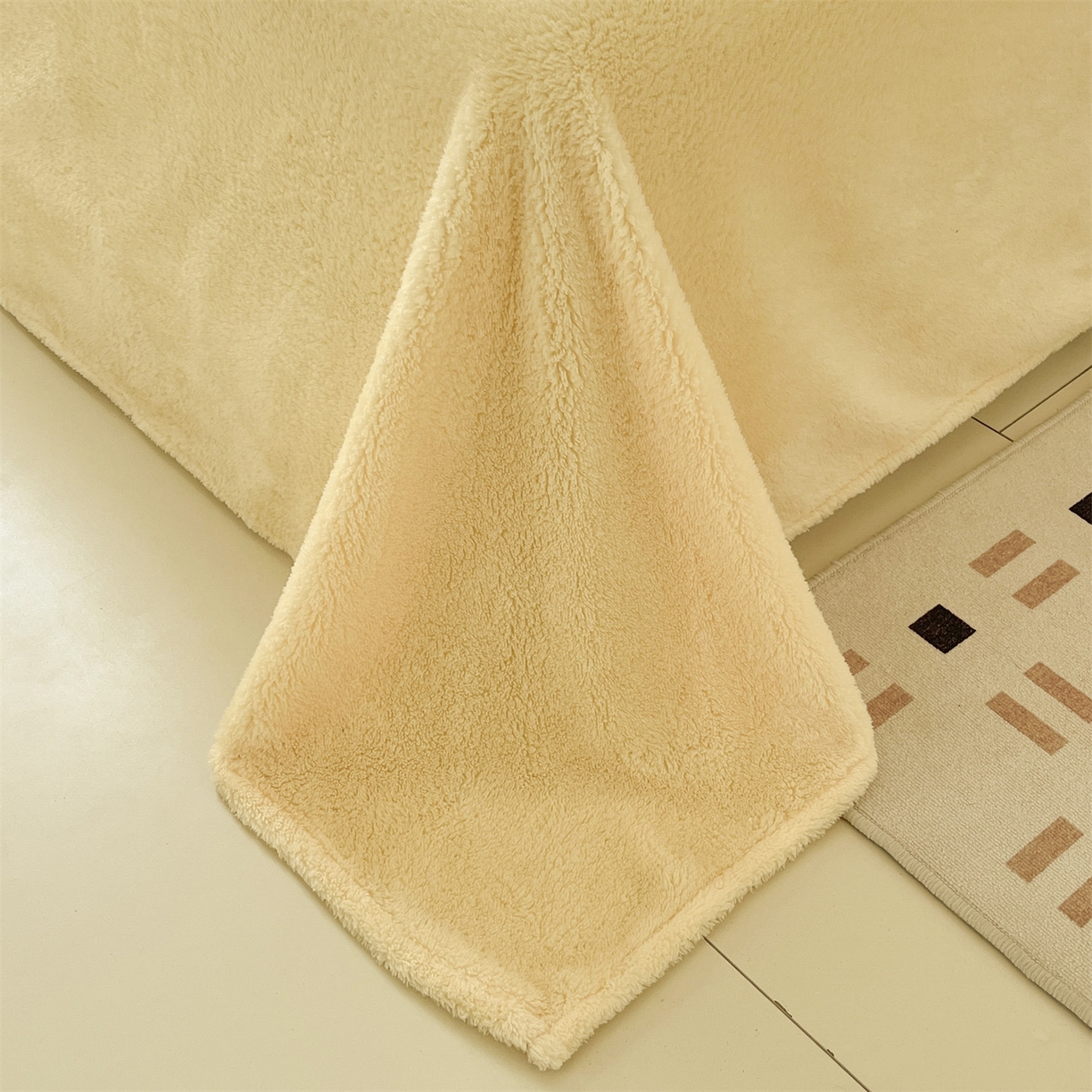 91家纺网 家纺一手货源 找家纺 梦幻之城 2025新款北极绒绣花系列四件套-萌宠 萌宠-奶油黄