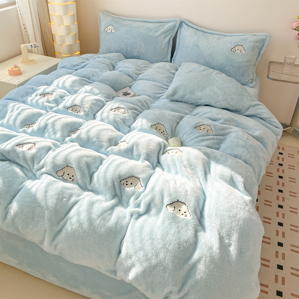 91家纺网 家纺一手货源 找家纺 梦幻之城 2025新款北极绒绣花系列四件套-萌宠 萌宠-婴儿蓝