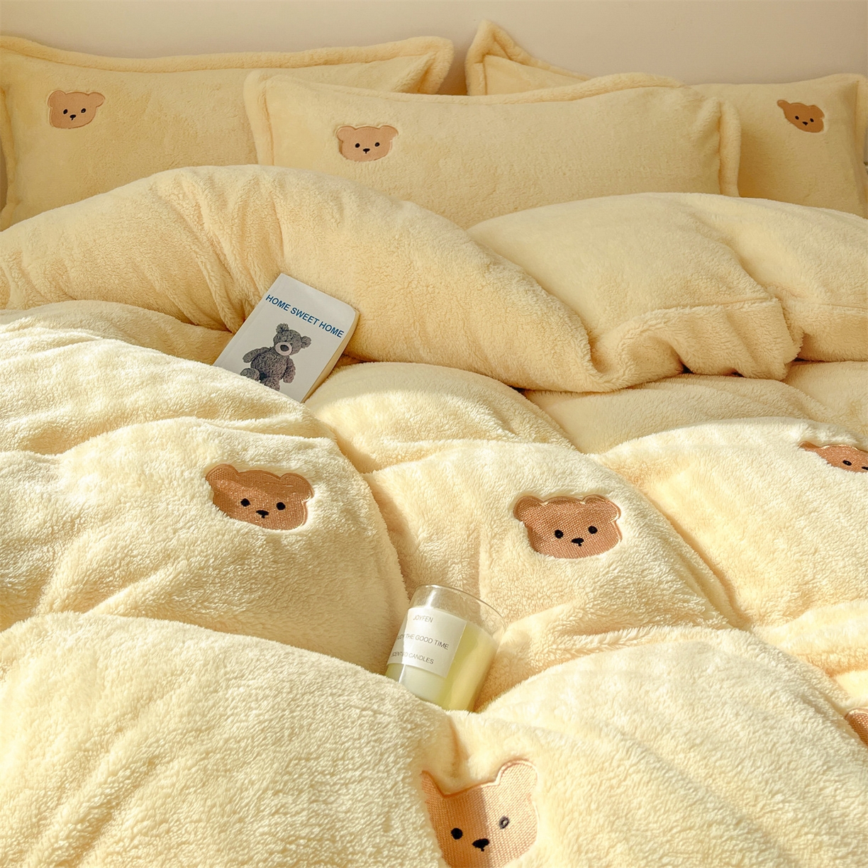 91家纺网 家纺一手货源 找家纺 梦幻之城 2025新款北极绒绣花系列四件套-萌宠 萌宠-奶油黄