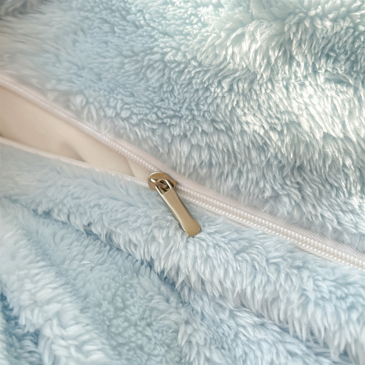 91家纺网 家纺一手货源 找家纺 梦幻之城 2025新款北极绒绣花系列四件套-萌宠 萌宠-婴儿蓝