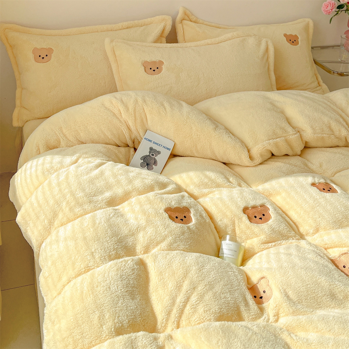 91家纺网 家纺一手货源 找家纺 梦幻之城 2025新款北极绒绣花系列四件套-萌宠 萌宠-奶油黄