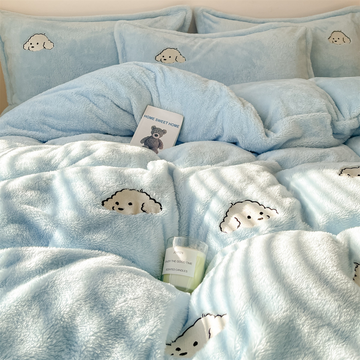 91家纺网 家纺一手货源 找家纺 梦幻之城 2025新款北极绒绣花系列四件套-萌宠 萌宠-婴儿蓝