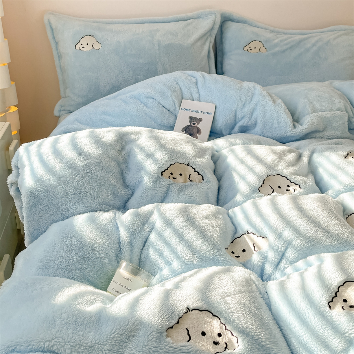91家纺网 家纺一手货源 找家纺 梦幻之城 2025新款北极绒绣花系列四件套-萌宠 萌宠-婴儿蓝