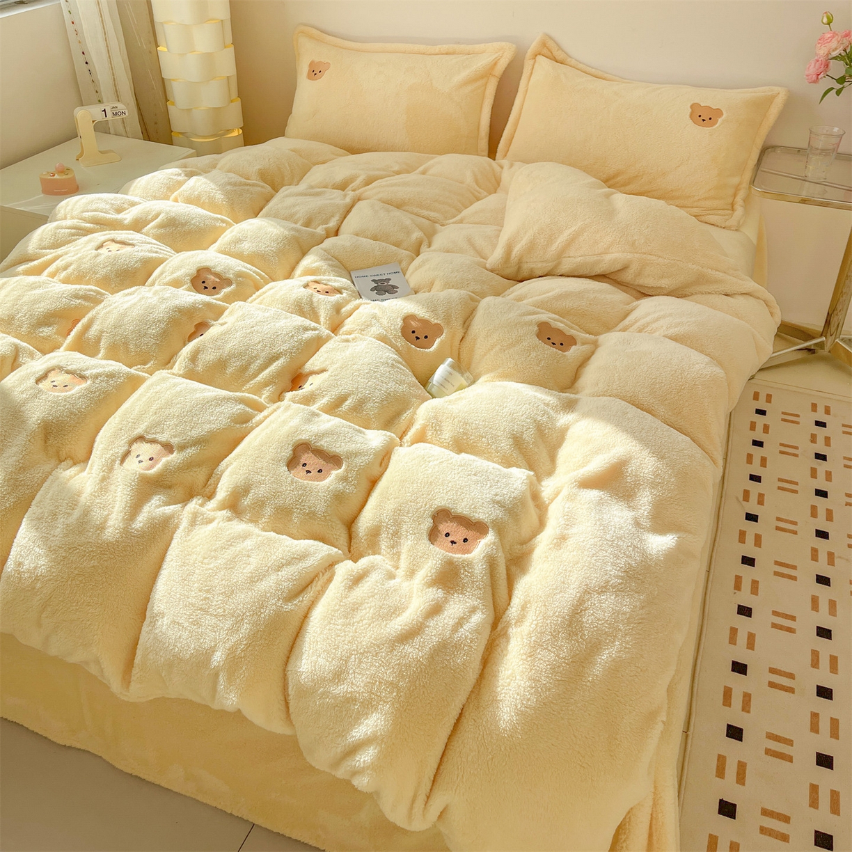 91家纺网 家纺一手货源 找家纺 梦幻之城 2025新款北极绒绣花系列四件套-萌宠 萌宠-奶油黄