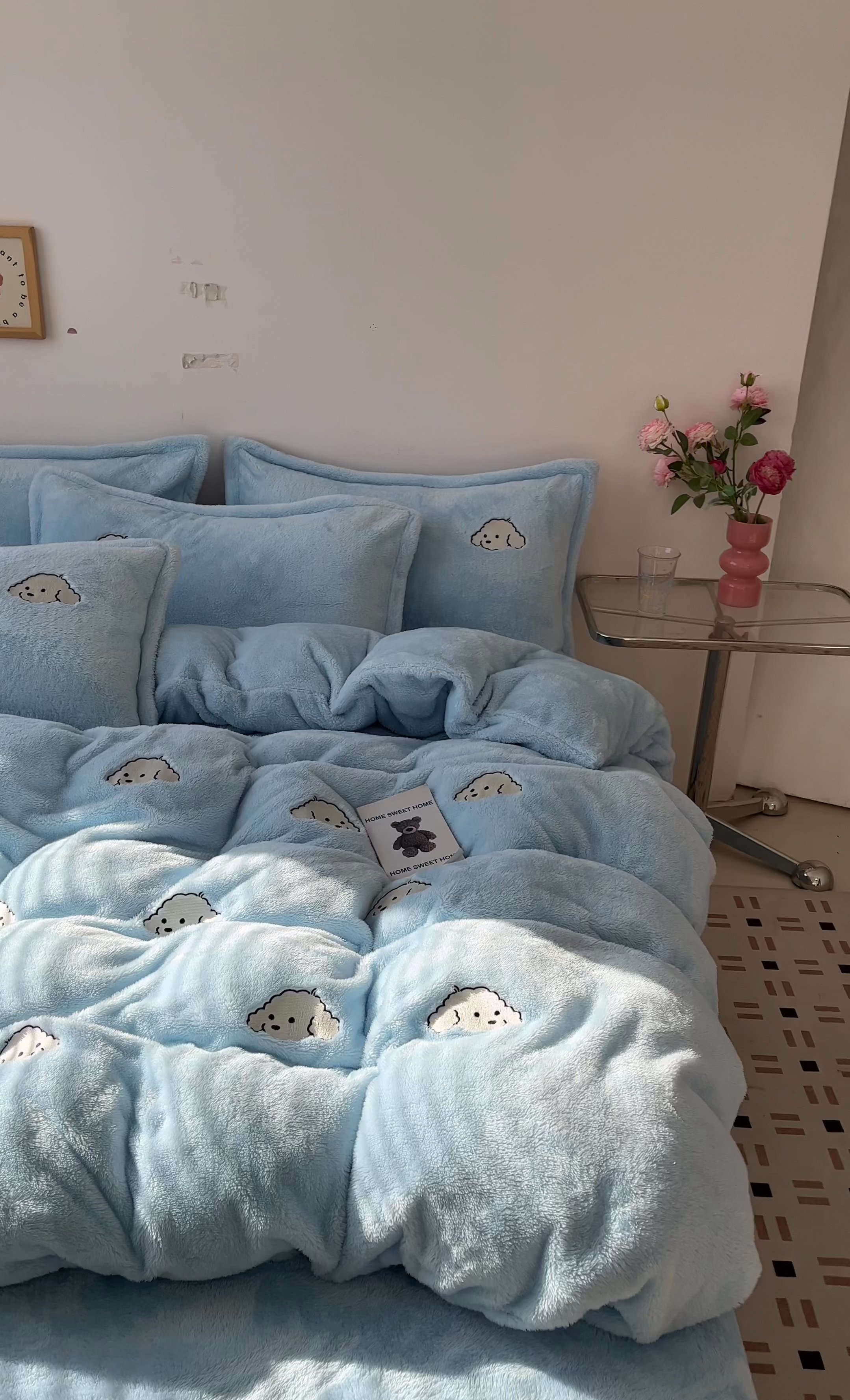 91家纺网 家纺一手货源 找家纺 梦幻之城 2025新款北极绒绣花系列四件套-萌宠 萌宠-婴儿蓝