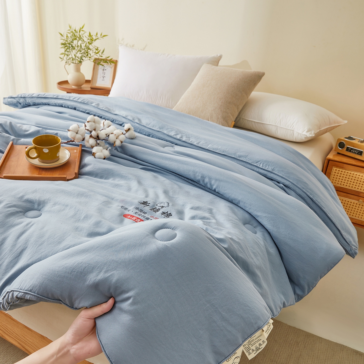 91家纺网 家纺一手货源 找家纺 逸居家纺 2025新款A类立体新疆棉花被子被芯 立体棉花被 雾蓝