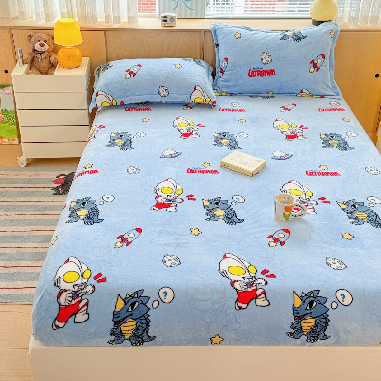 91家纺网 家纺一手货源 找家纺 名兮-2025经典奥特曼-三丽鸥高克重印花牛奶绒床笠 奥特曼打怪兽