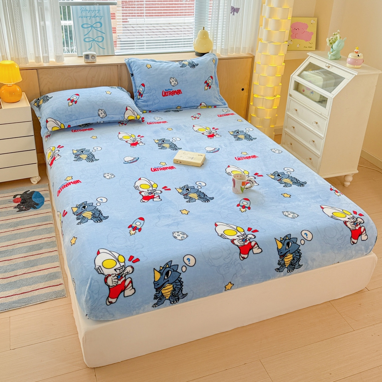 91家纺网 家纺一手货源 找家纺 名兮-2025经典奥特曼-三丽鸥高克重印花牛奶绒床笠 奥特曼打怪兽