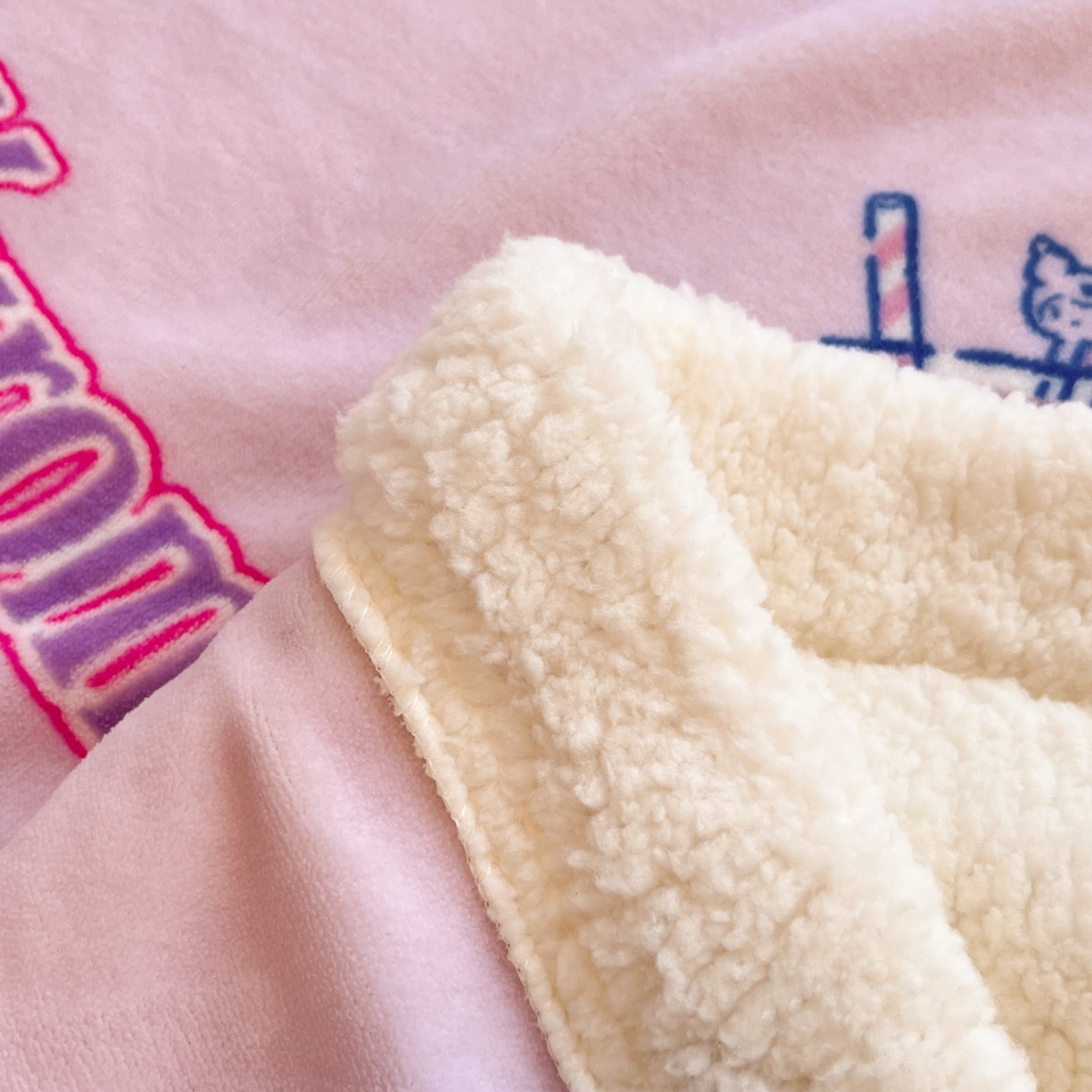 91家纺网 家纺一手货源 找家纺 （总）暮思家居 2025新款三丽鸥正版授权少女可爱卡通加厚牛奶绒羊羔绒毛毯多功能四季毛毯四件套