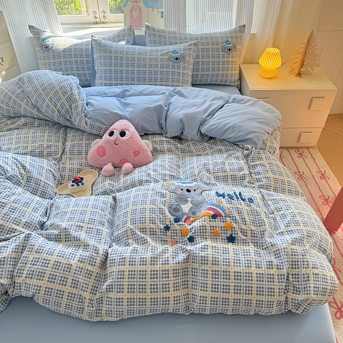 91家纺网 家纺一手货源 找家纺 沃朴家居 2025新款萌趣水洗棉毛巾绣四件套 彩虹考拉