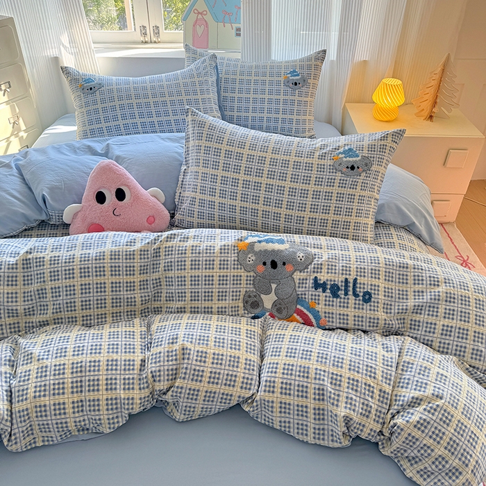 91家纺网 家纺一手货源 找家纺 沃朴家居 2025新款萌趣水洗棉毛巾绣四件套 彩虹考拉