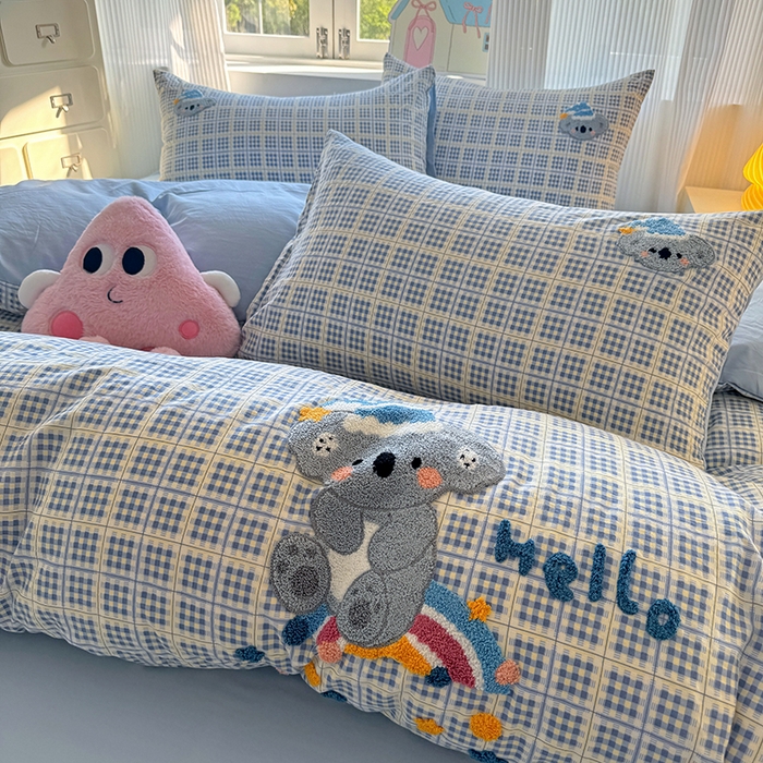 91家纺网 家纺一手货源 找家纺 沃朴家居 2025新款萌趣水洗棉毛巾绣四件套 彩虹考拉