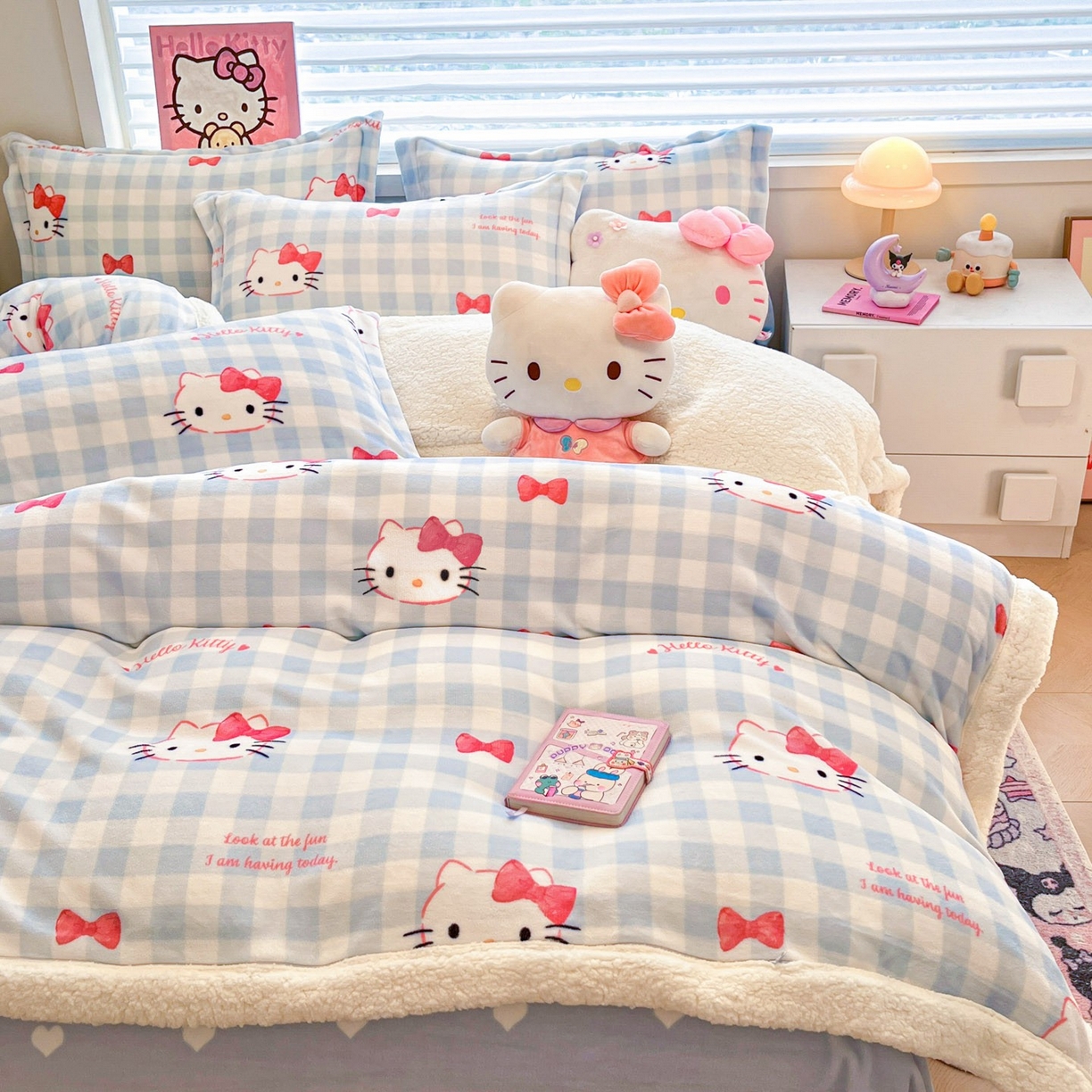 91家纺网 家纺一手货源 找家纺 暮思家居 2025新款三丽鸥正版授权少女可爱卡通加厚牛奶绒羊羔绒毛毯多功能四季毛毯四件套 羊羔绒-乖巧KT