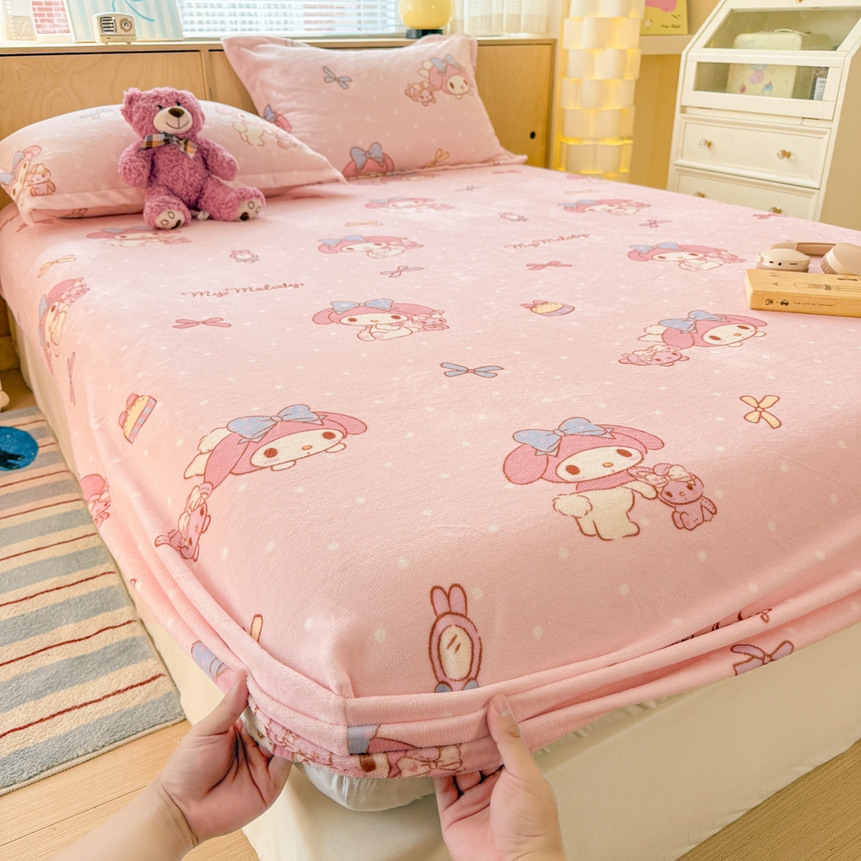 91家纺网 家纺一手货源 找家纺 名兮-2025经典奥特曼-三丽鸥高克重印花牛奶绒床笠 点点美乐蒂