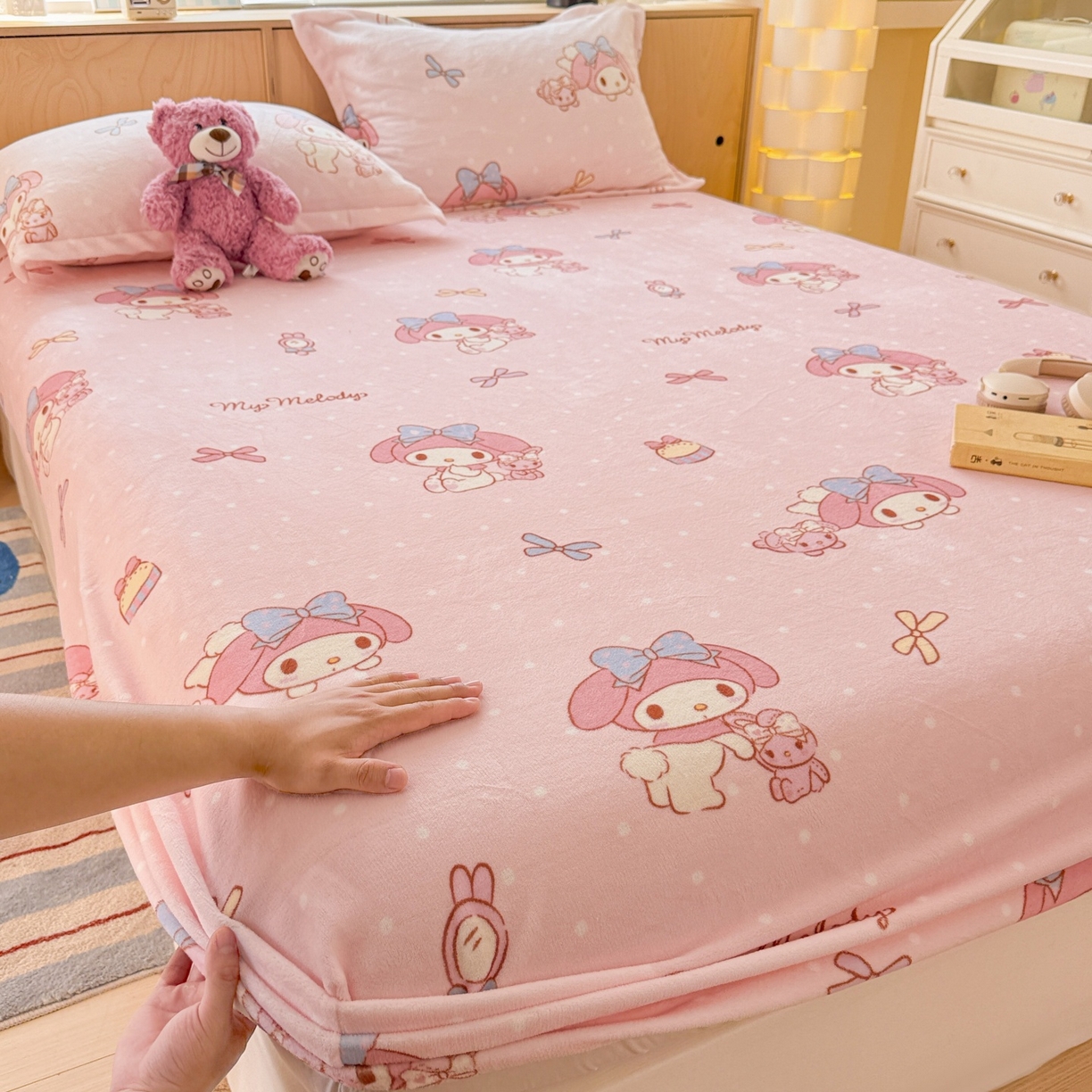 91家纺网 家纺一手货源 找家纺 名兮-2025经典奥特曼-三丽鸥高克重印花牛奶绒床笠 点点美乐蒂