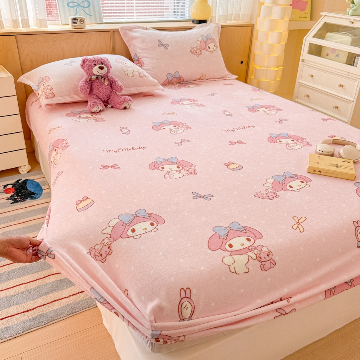 91家纺网 家纺一手货源 找家纺 名兮-2025经典奥特曼-三丽鸥高克重印花牛奶绒床笠 点点美乐蒂