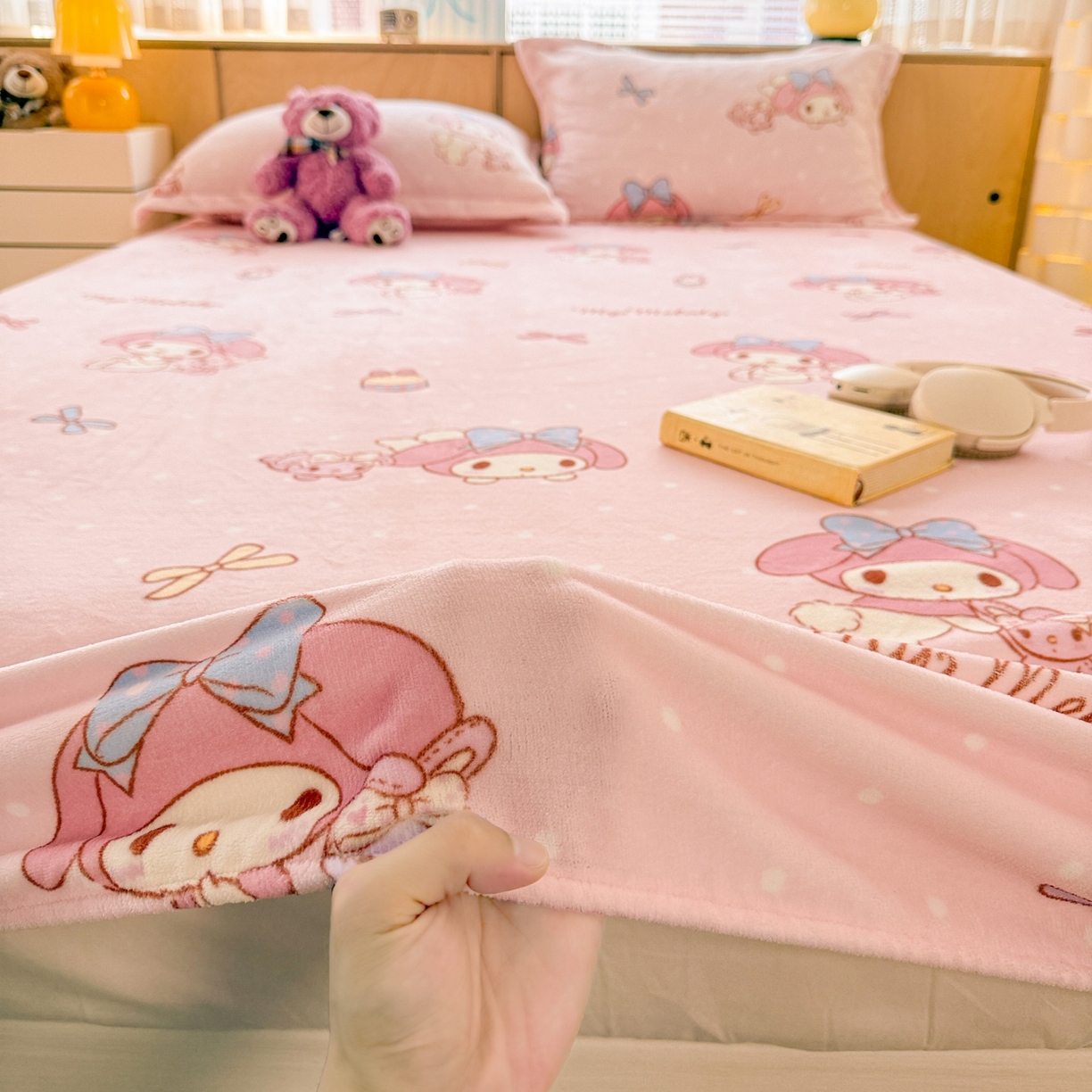 91家纺网 家纺一手货源 找家纺 名兮-2025经典奥特曼-三丽鸥高克重印花牛奶绒床笠 点点美乐蒂