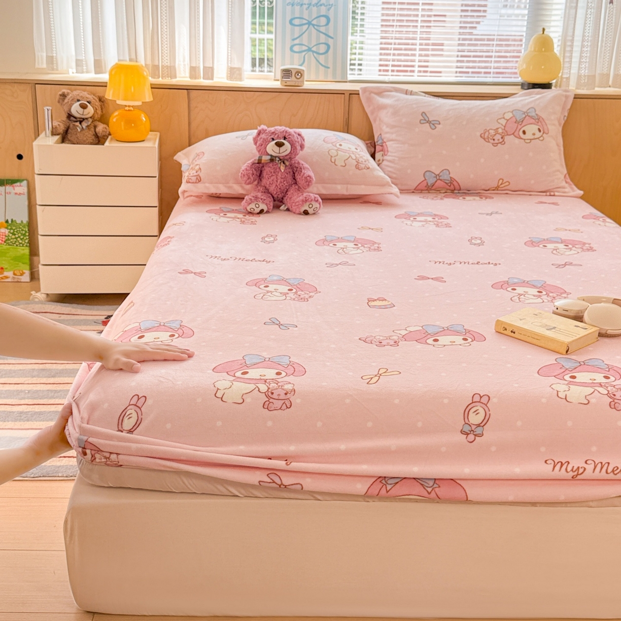 91家纺网 家纺一手货源 找家纺 名兮-2025经典奥特曼-三丽鸥高克重印花牛奶绒床笠 点点美乐蒂