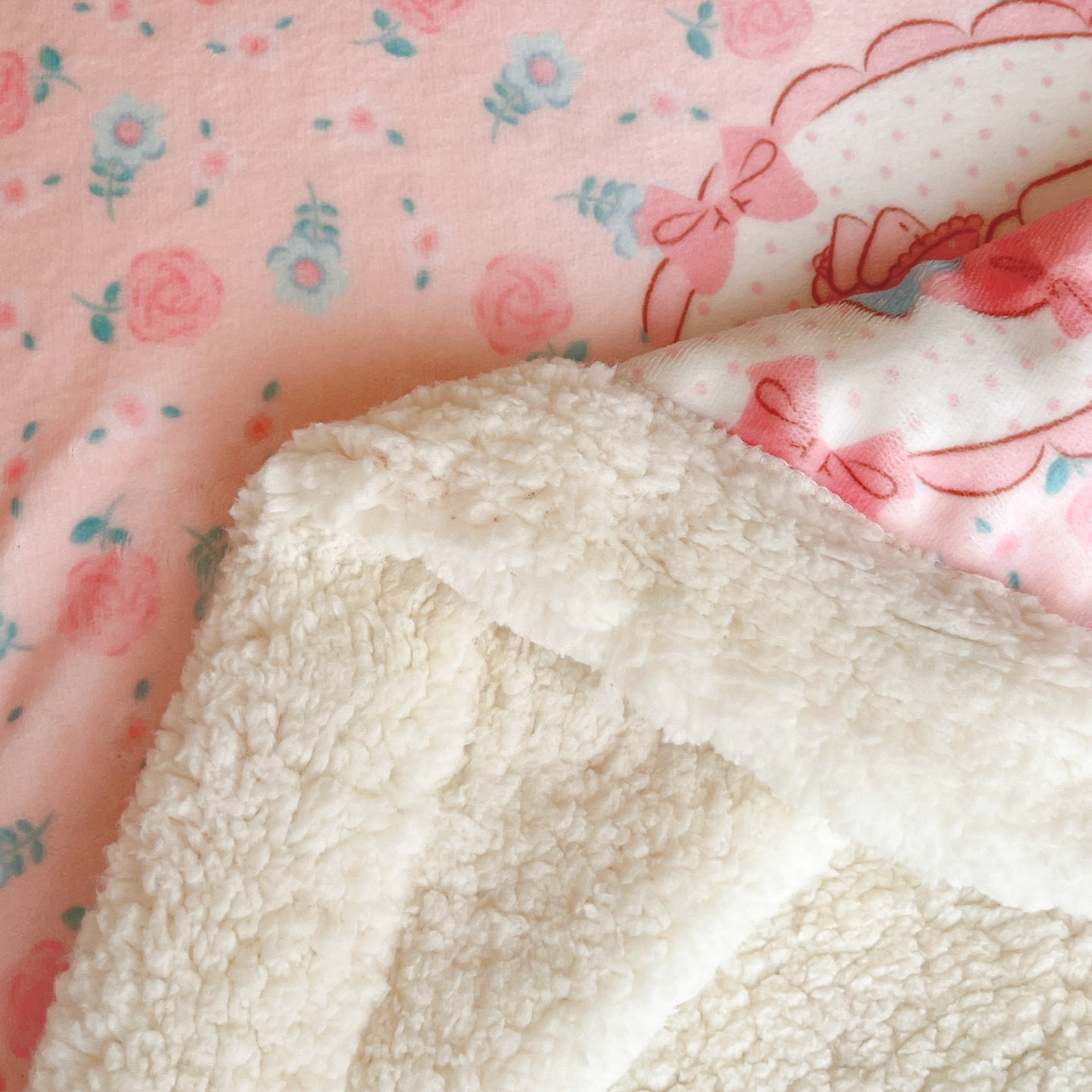 91家纺网 家纺一手货源 找家纺 暮思家居 2025新款三丽鸥正版授权少女可爱卡通加厚牛奶绒羊羔绒毛毯多功能四季毛毯四件套 羊羔绒-花花美乐蒂