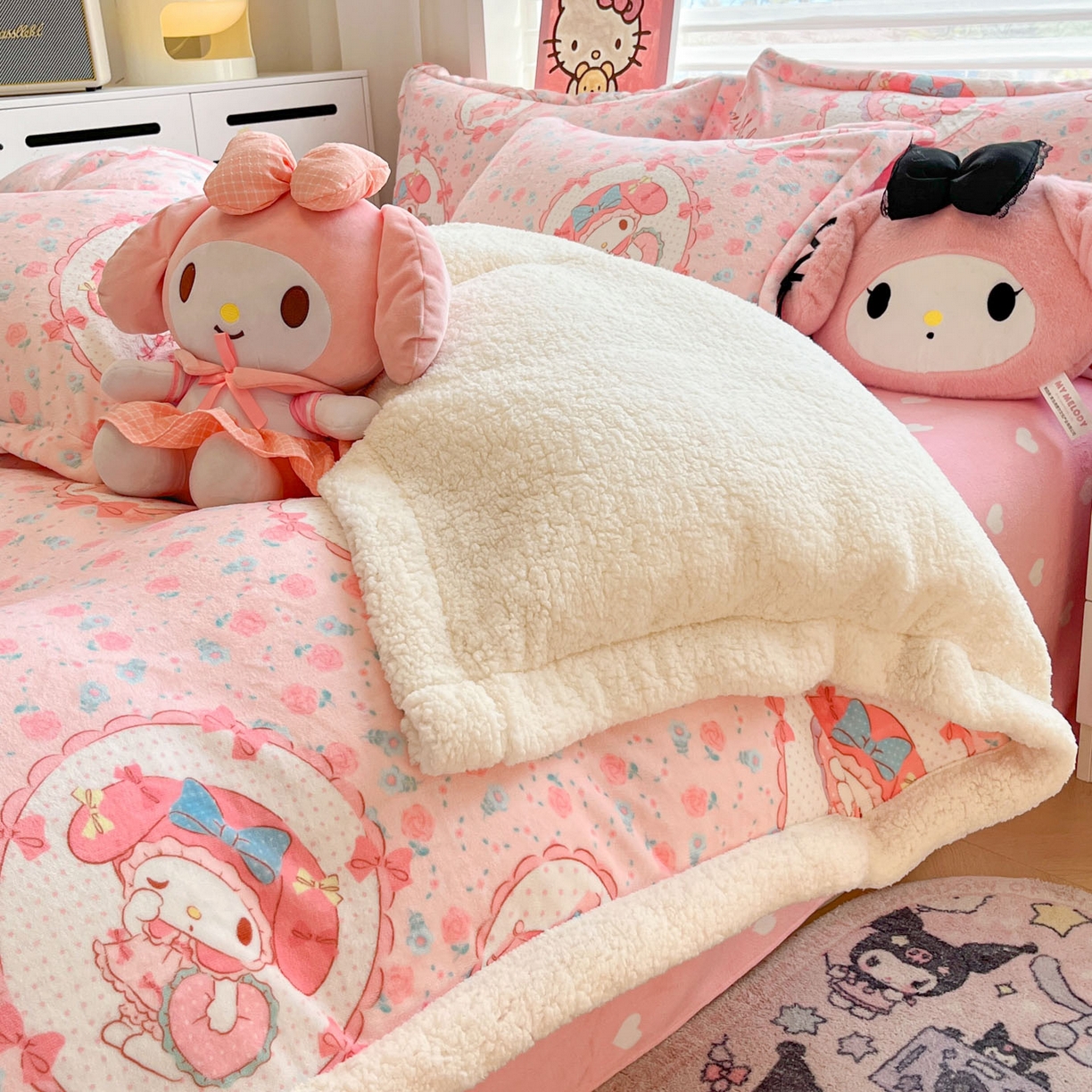91家纺网 家纺一手货源 找家纺 暮思家居 2025新款三丽鸥正版授权少女可爱卡通加厚牛奶绒羊羔绒毛毯多功能四季毛毯四件套 羊羔绒-花花美乐蒂