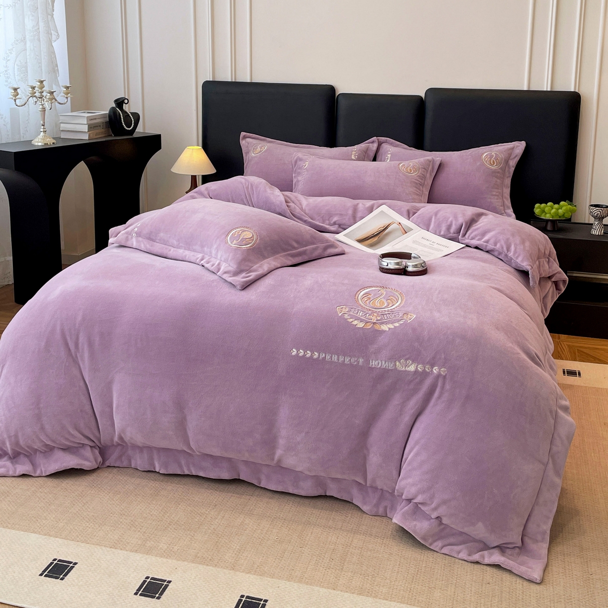 91家纺网 家纺一手货源 找家纺 美洲琳 2025新款高克重绣花牛奶绒四件套 天鹅-紫