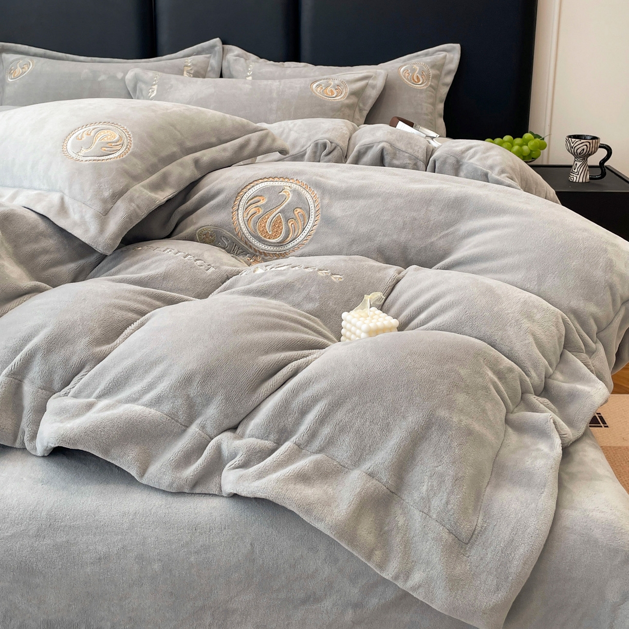 91家纺网 家纺一手货源 找家纺 （总）美洲琳 2025新款高克重绣花牛奶绒四件套