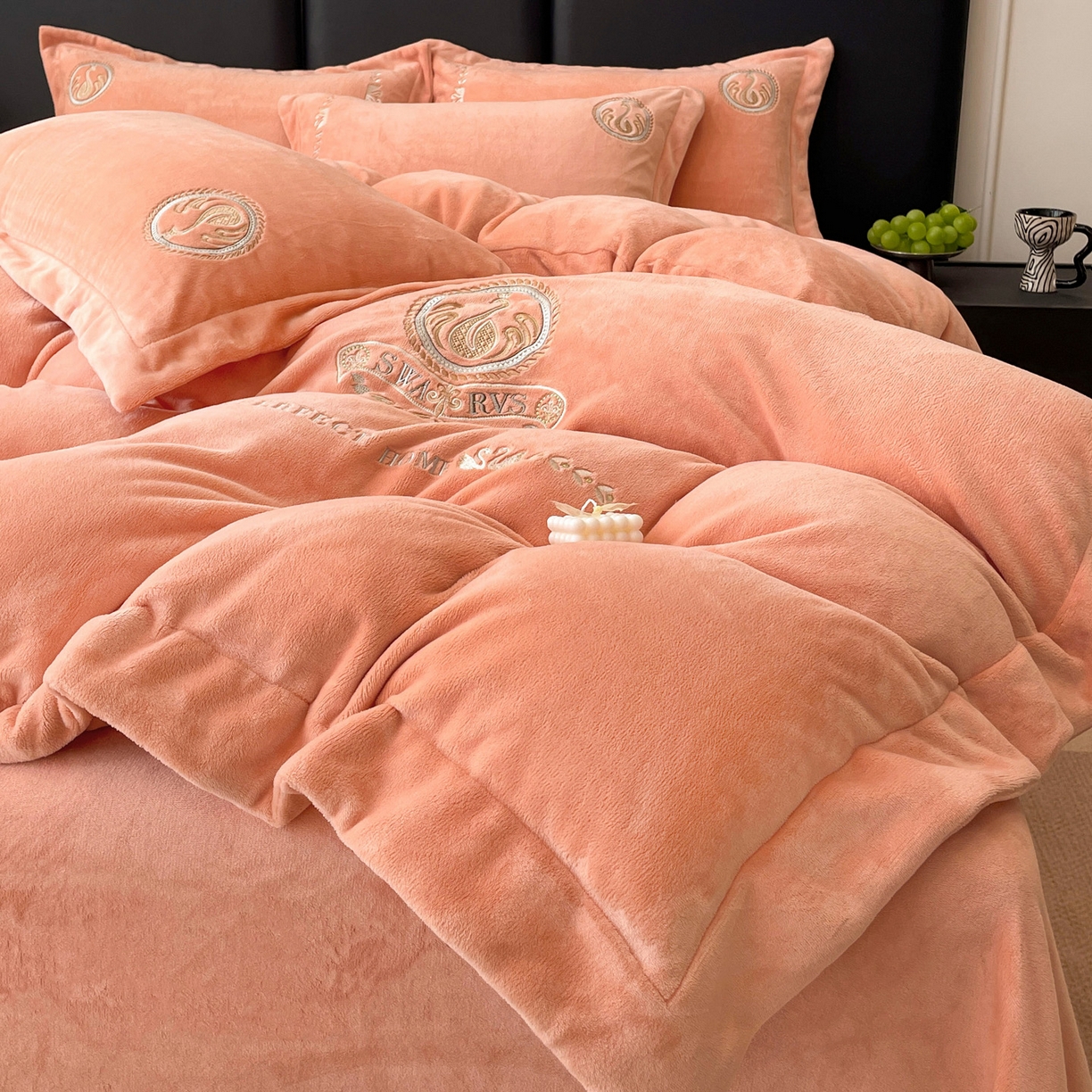 91家纺网 家纺一手货源 找家纺 （总）美洲琳 2025新款高克重绣花牛奶绒四件套