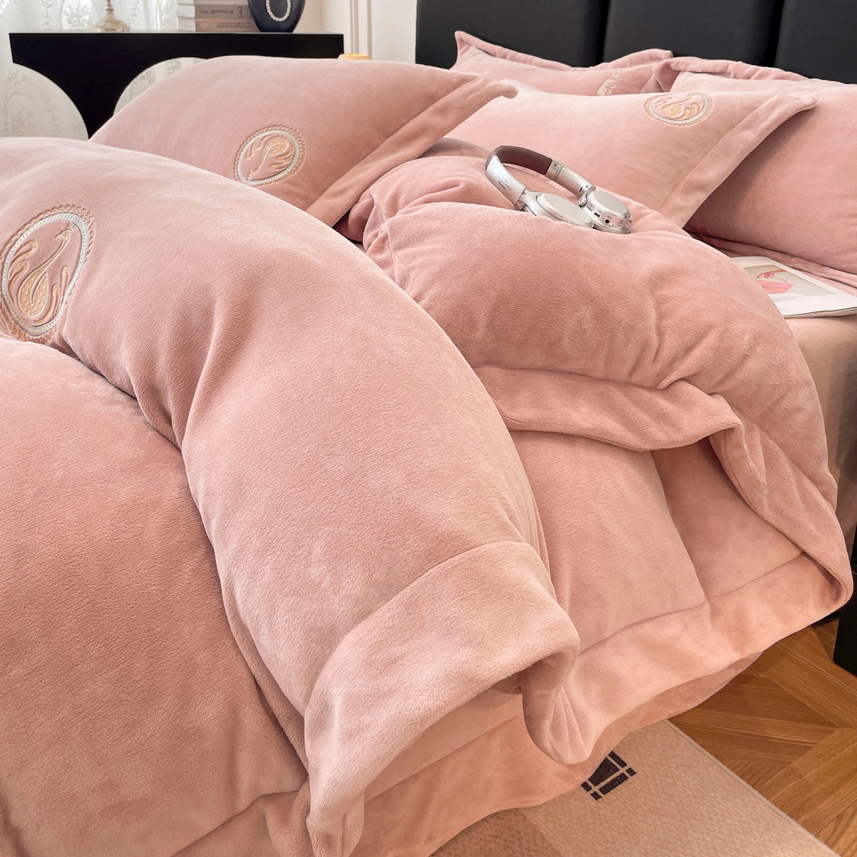 91家纺网 家纺一手货源 找家纺 （总）美洲琳 2025新款高克重绣花牛奶绒四件套