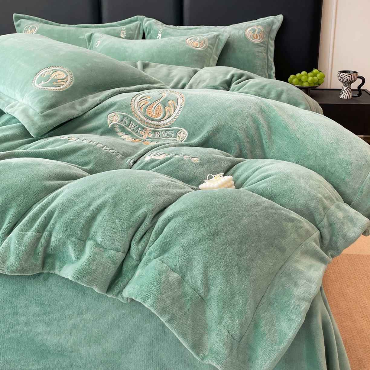 91家纺网 家纺一手货源 找家纺 （总）美洲琳 2025新款高克重绣花牛奶绒四件套