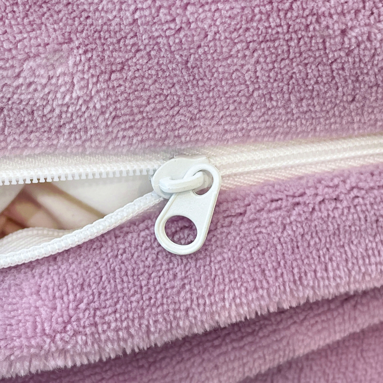 91家纺网 家纺一手货源 找家纺 美洲琳 2025新款高克重绣花牛奶绒四件套 天鹅-紫