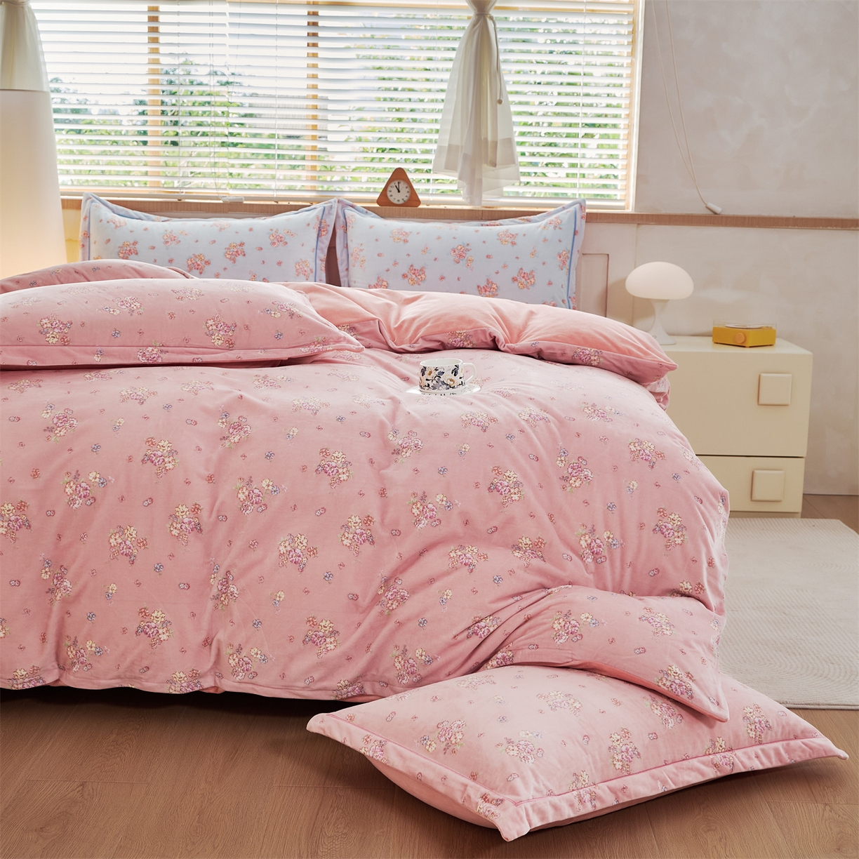 91家纺网 家纺一手货源 找家纺 喜四方 2025新款超细旦婴儿宝宝绒印花四件套 花怡梦-粉