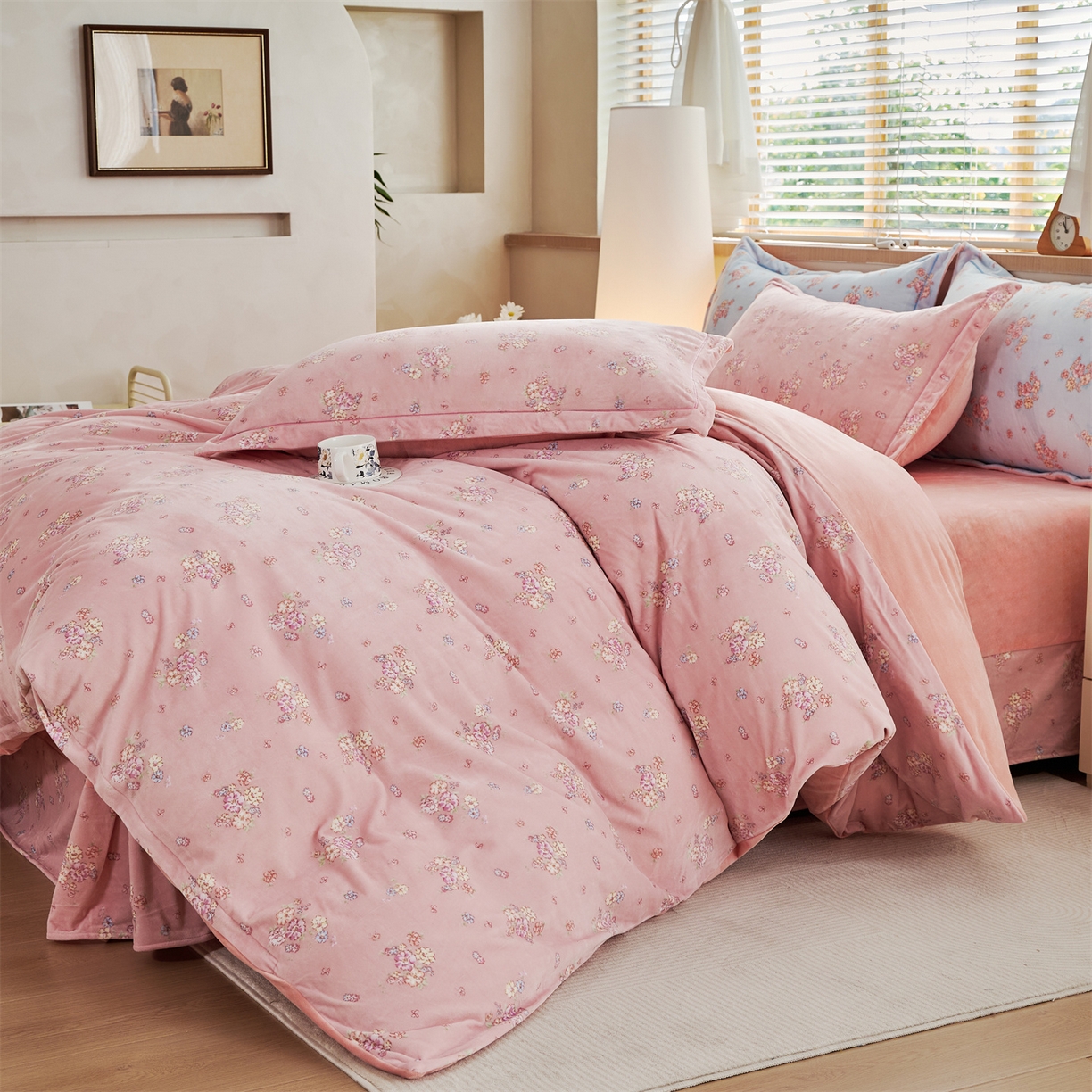 91家纺网 家纺一手货源 找家纺 喜四方 2025新款超细旦婴儿宝宝绒印花四件套 花怡梦-粉