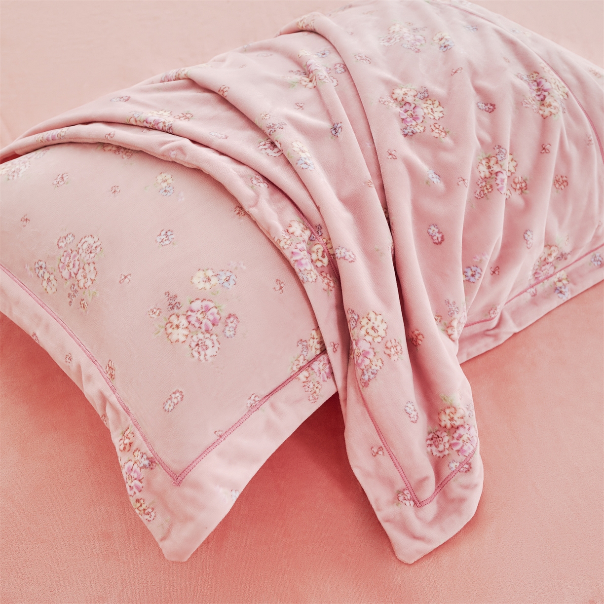 91家纺网 家纺一手货源 找家纺 喜四方 2025新款超细旦婴儿宝宝绒印花四件套 花怡梦-粉