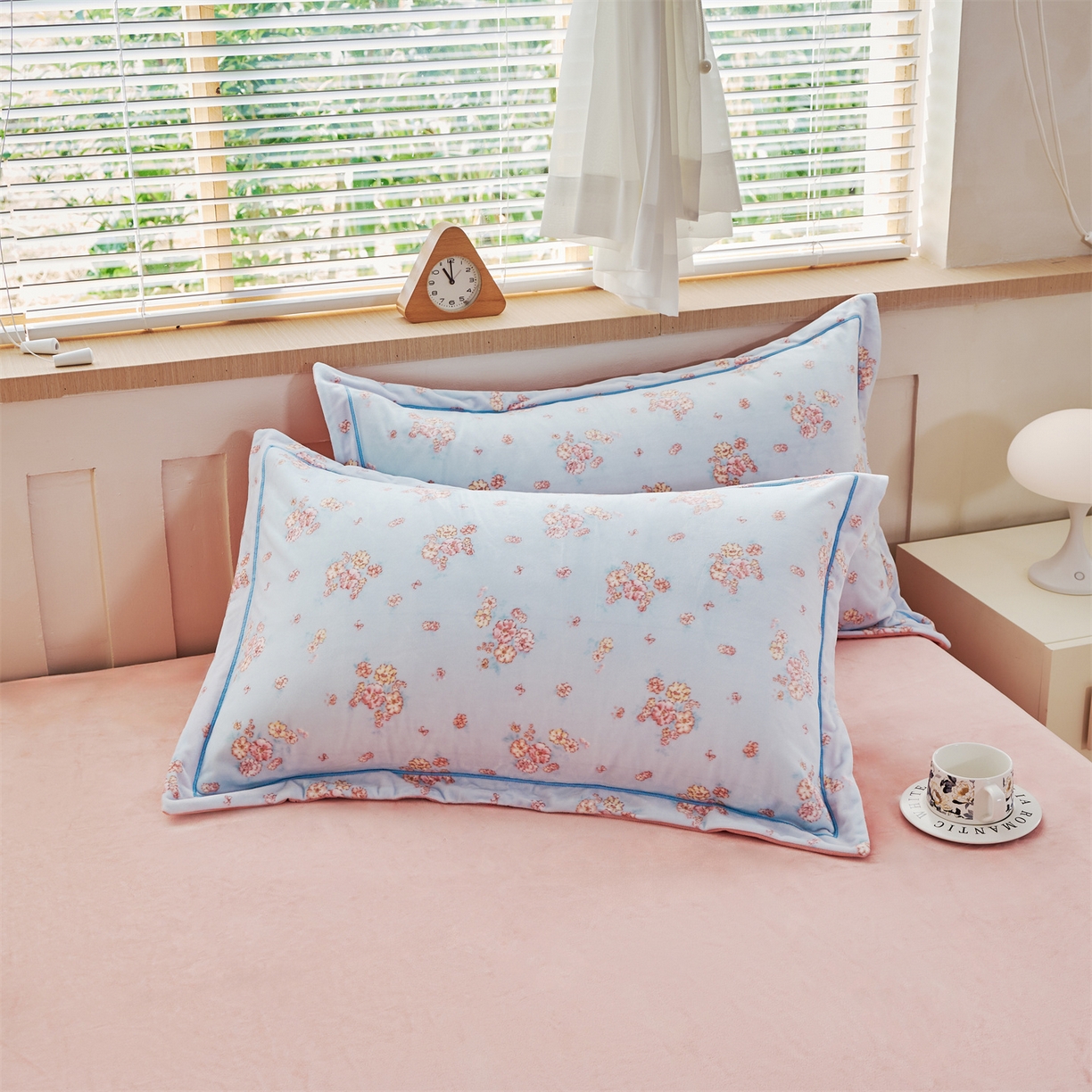 91家纺网 家纺一手货源 找家纺 喜四方 2025新款超细旦婴儿宝宝绒印花四件套 花怡梦-兰