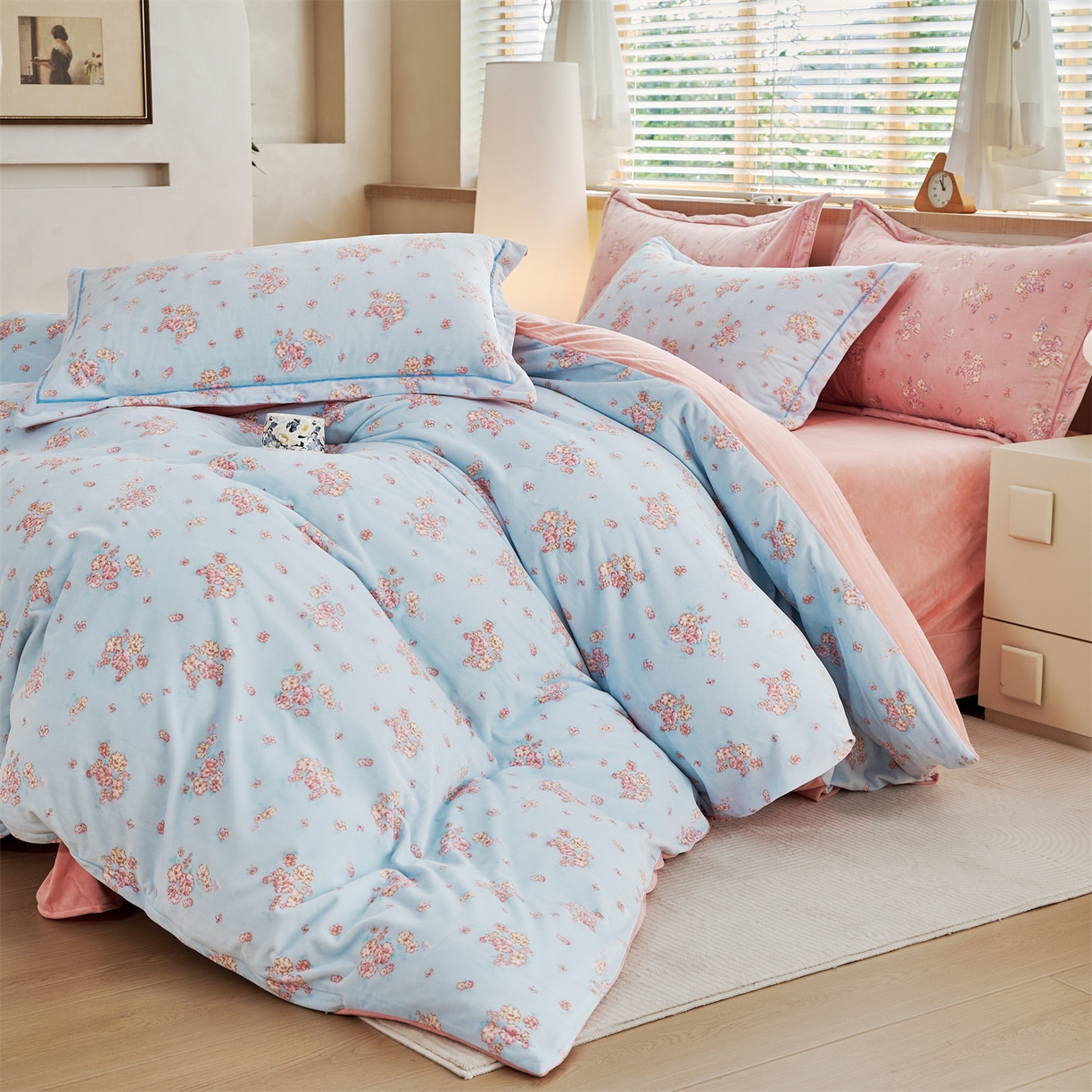 91家纺网 家纺一手货源 找家纺 喜四方 2025新款超细旦婴儿宝宝绒印花四件套 花怡梦-兰